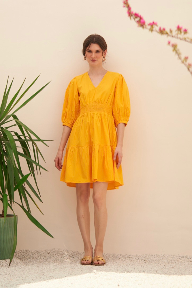 MALIBU YELLOW COTTON POPLIN KNEE LENGTH TIER DRESS WITH V-NECK ELBOW LENGTH SLEEVES AND POCKETS