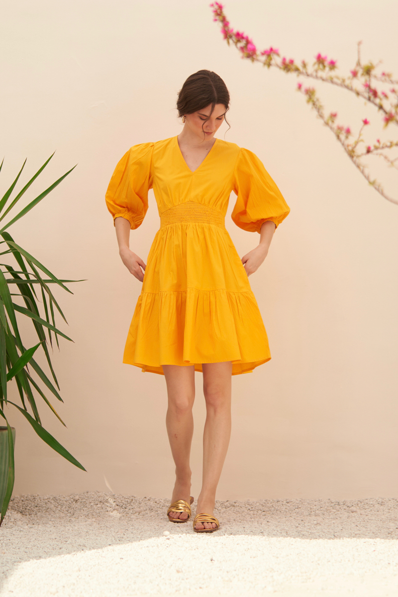 MALIBU YELLOW COTTON POPLIN KNEE LENGTH TIER DRESS WITH V-NECK ELBOW LENGTH SLEEVES AND POCKETS