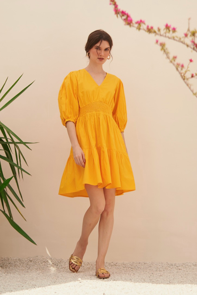 MALIBU YELLOW COTTON POPLIN KNEE LENGTH TIER DRESS WITH V-NECK ELBOW LENGTH SLEEVES AND POCKETS