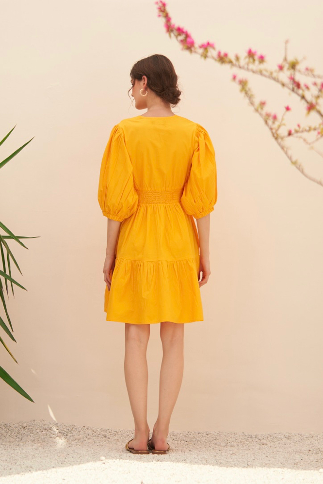 MALIBU YELLOW COTTON POPLIN KNEE LENGTH TIER DRESS WITH V-NECK ELBOW LENGTH SLEEVES AND POCKETS
