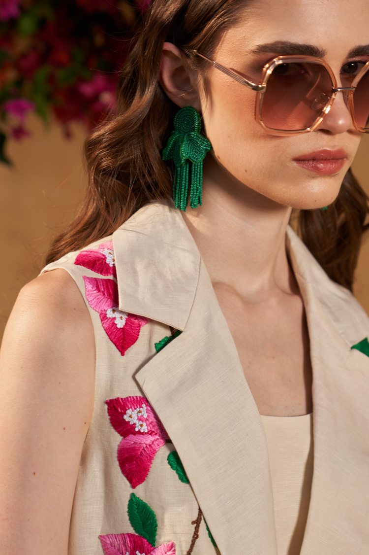 LA FLOR IVORY COLOR BOUGAINVILLEA CHUNKY HAND EMBROIDERED LINEN CO-ORD WITH SLEEVELESS JACKET BUSTIER AND PANTS