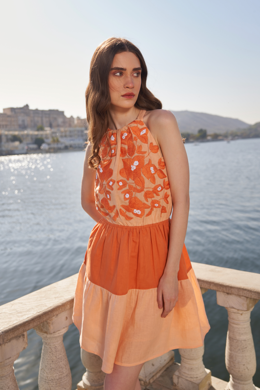 LA FLOR PEACH AND ORANGE BOUGAINVILLEA CHUNKY EMBROIDERED KNEE LENGTH SLEEVELESS LINEN COLOR BLOCK DRESS