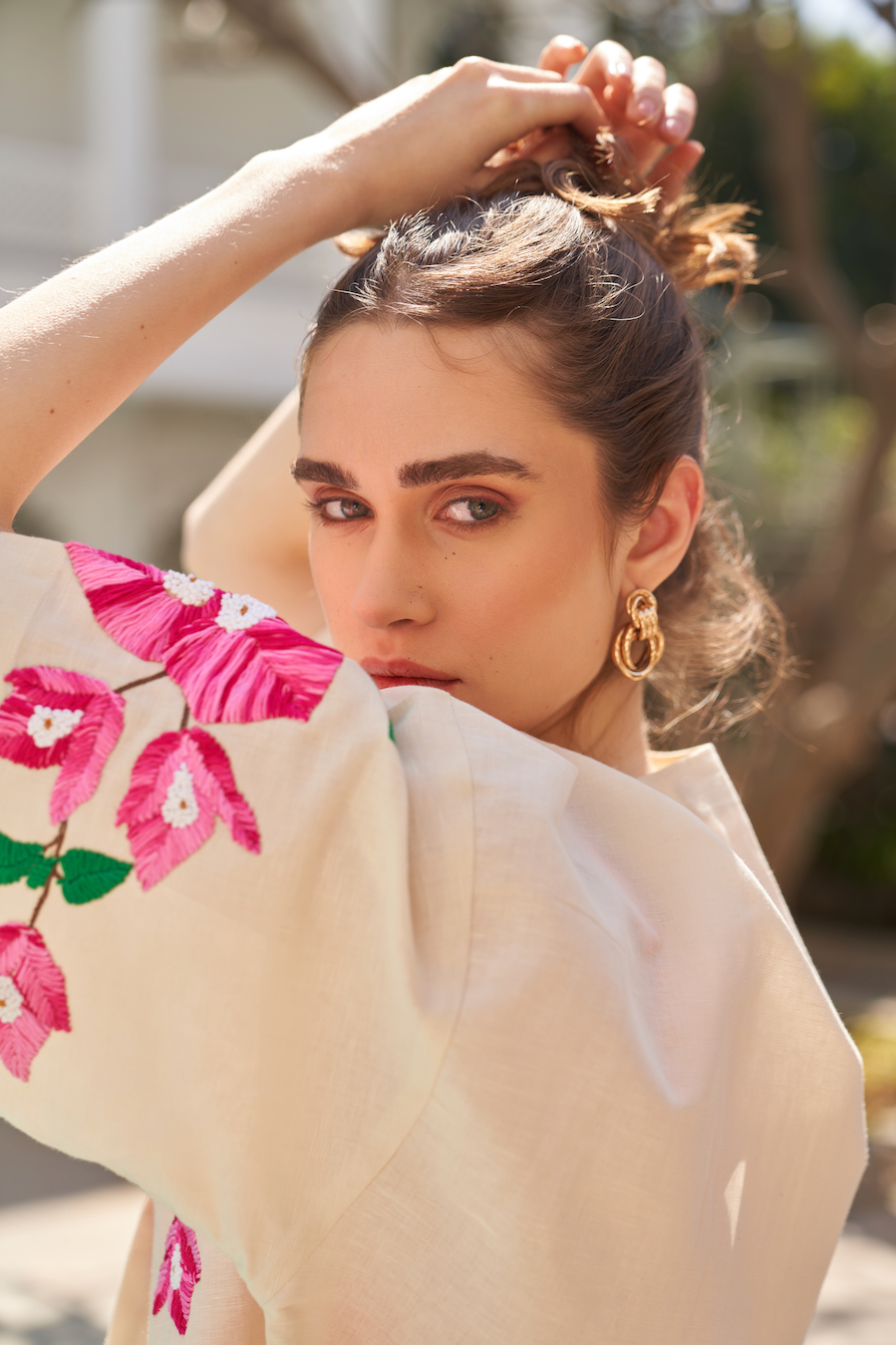 LA FLOR IVORY COLOR BOUGAINVILLEA CHUNKY HAND EMBROIDERED LINEN FABRIC SHRUG WITH SASH