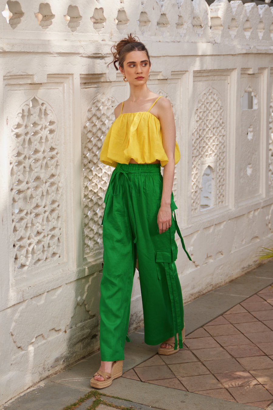 LA FLOR SOLID FOREST GREEN COLOR LINEN CARGO PANTS WITH POCKETS AND SASH