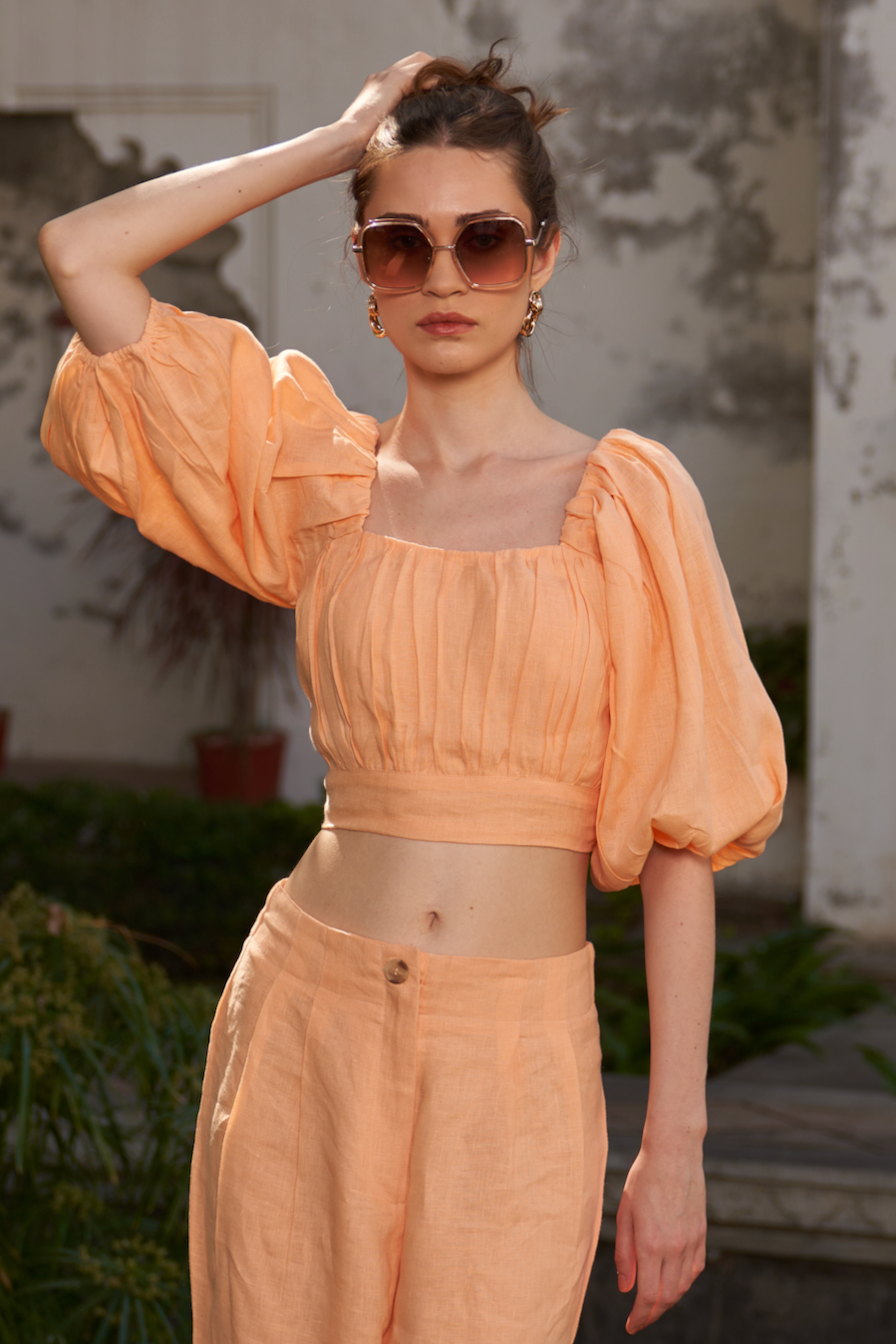 LA FLOR SOLID PEACH COLOR LINEN FABRIC CROPPED LENGTH TOP WITH ATTACHED CUPS AND ELBOW LENGTH SLEEVES