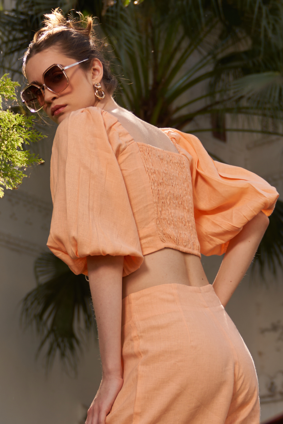 LA FLOR SOLID PEACH COLOR LINEN FABRIC CROPPED LENGTH TOP WITH ATTACHED CUPS AND ELBOW LENGTH SLEEVES