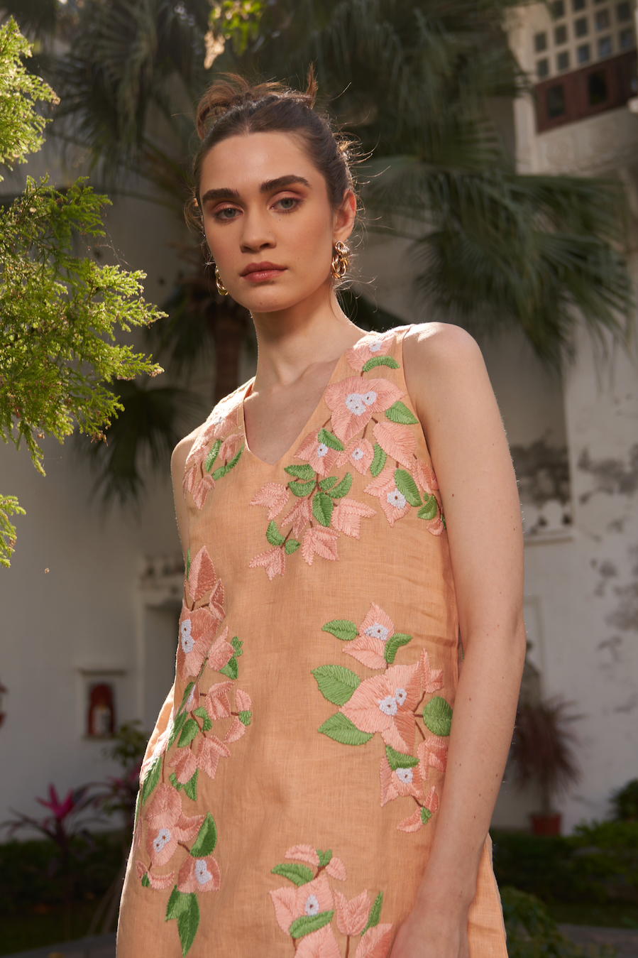 LA FLOR BOUGAINVILLEA CHUNKY HAND EMBROIDERED LINEN FABRIC PEACH COLOR SLEEVELESS SHIFT DRESS