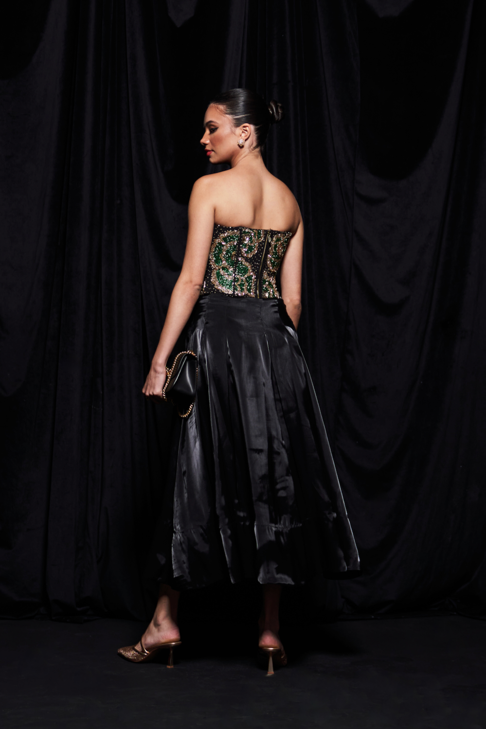 LEILA BLACK COLOR CO-ORDINATE WITH GLASS BEADS HAND EMBROIDERED CUPS BUSTIER AND FLUID ORGANZA MIDI LENGTH SKIRT