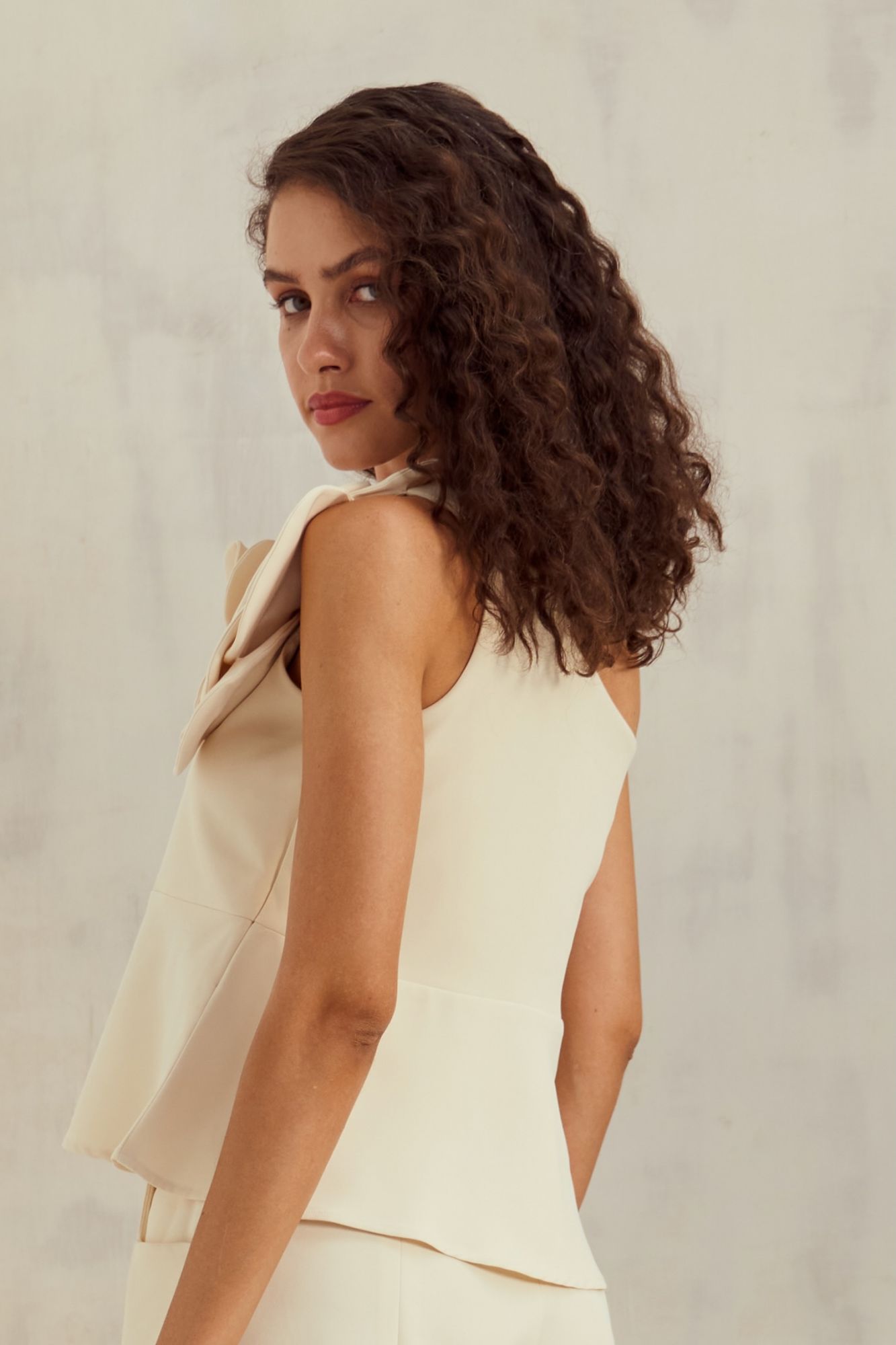 MALIBU-02 SOLID OFF WHITE COLOR ONE SIDE SHOULDER FLOWER DETAIL TOP