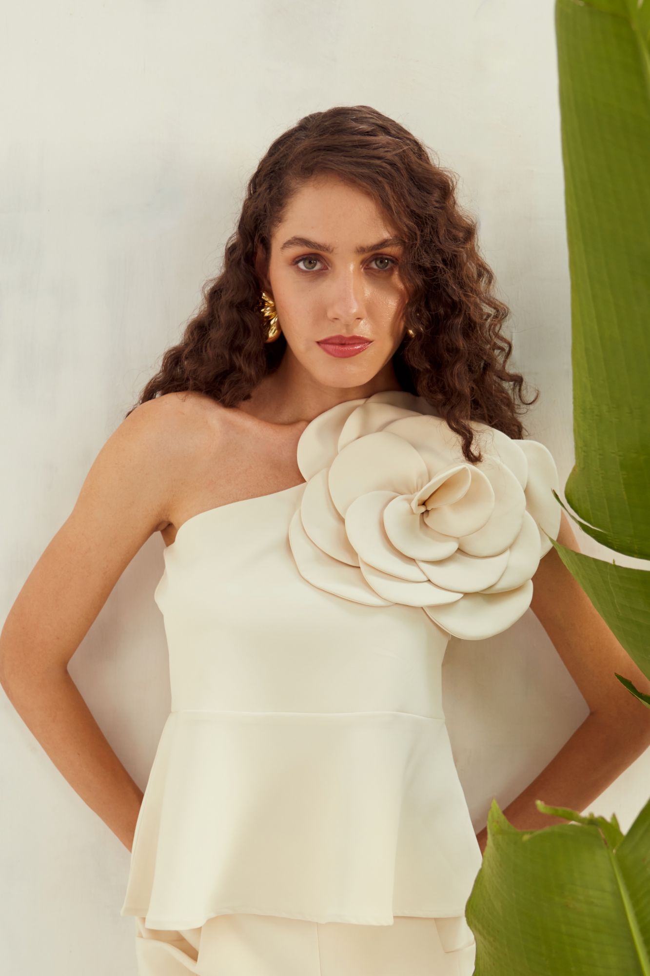 MALIBU-02 SOLID OFF WHITE ONE SIDE SHOULDER FLOWER TOP AND SHORTS CO-ORDINATE