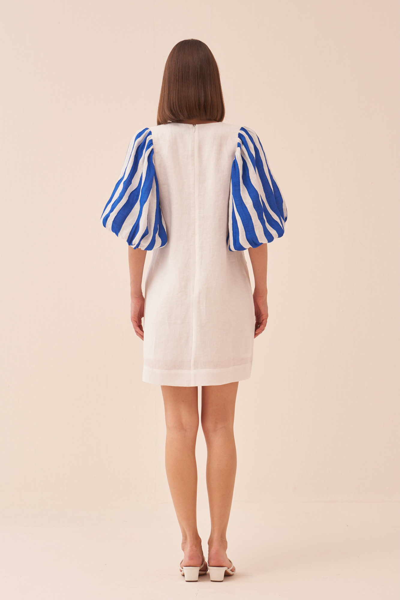 CASABLANCA WHITE COTTON LINEN KNEE LENGTH DRESS WITH BLUE COLOUR APPLIQUE EMBROIDERY
