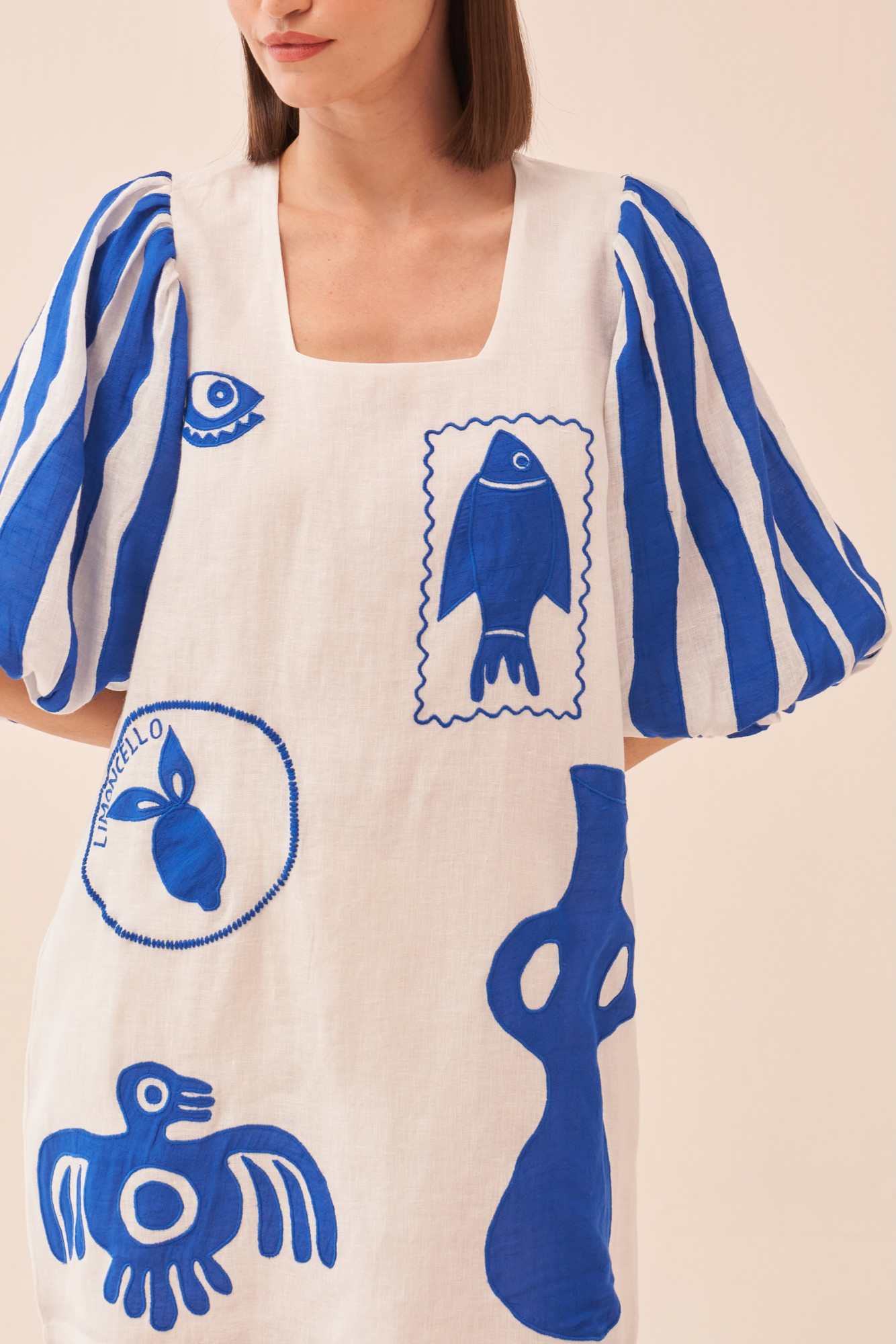 CASABLANCA WHITE COTTON LINEN KNEE LENGTH DRESS WITH BLUE COLOUR APPLIQUE EMBROIDERY