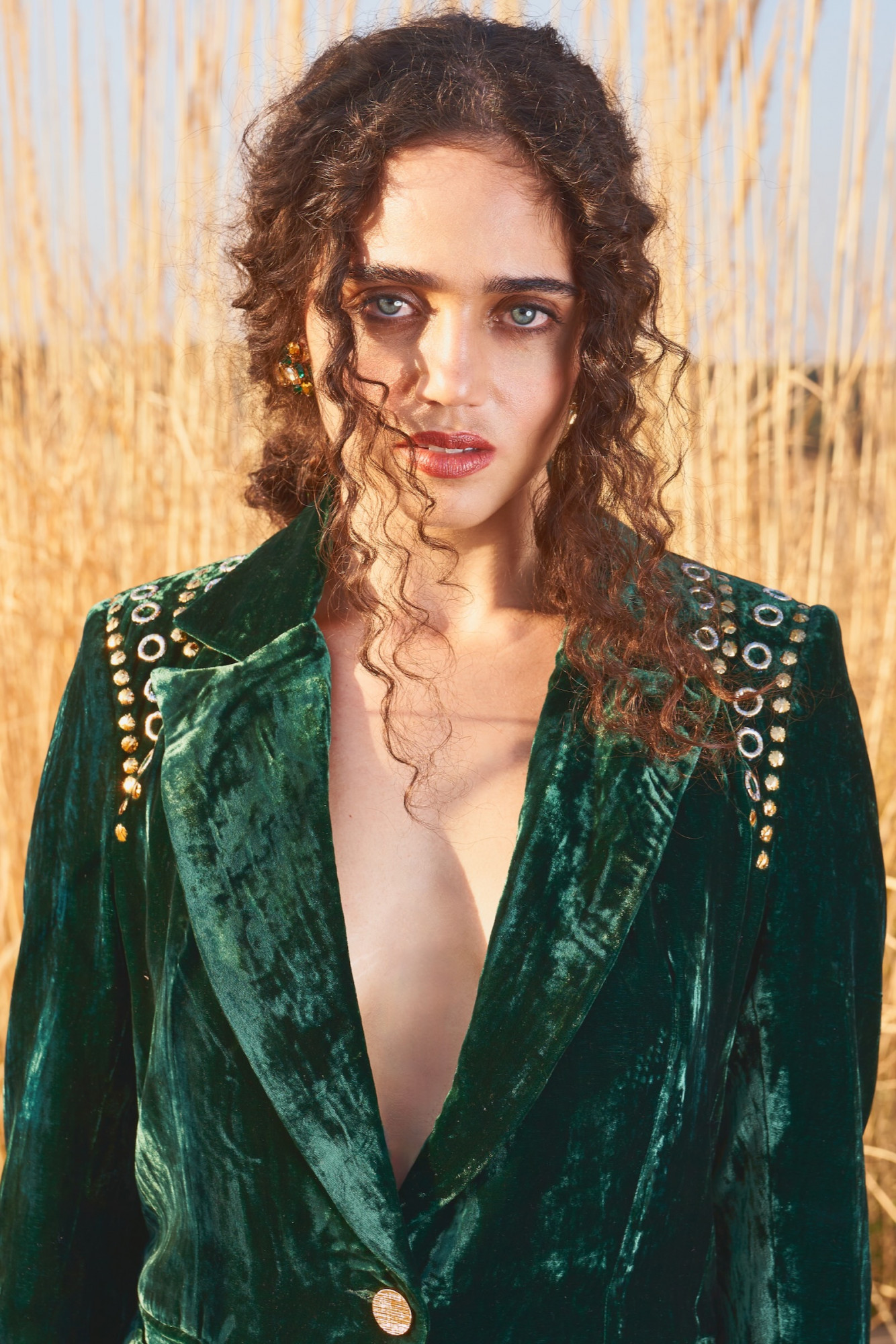 MATERIAL GIRL 03 BOTTLE GREEN COLOR SILK VELVET JACKET AND PANT CO-ORD SET WITH METAL THREAD HAND EMBROIDERY