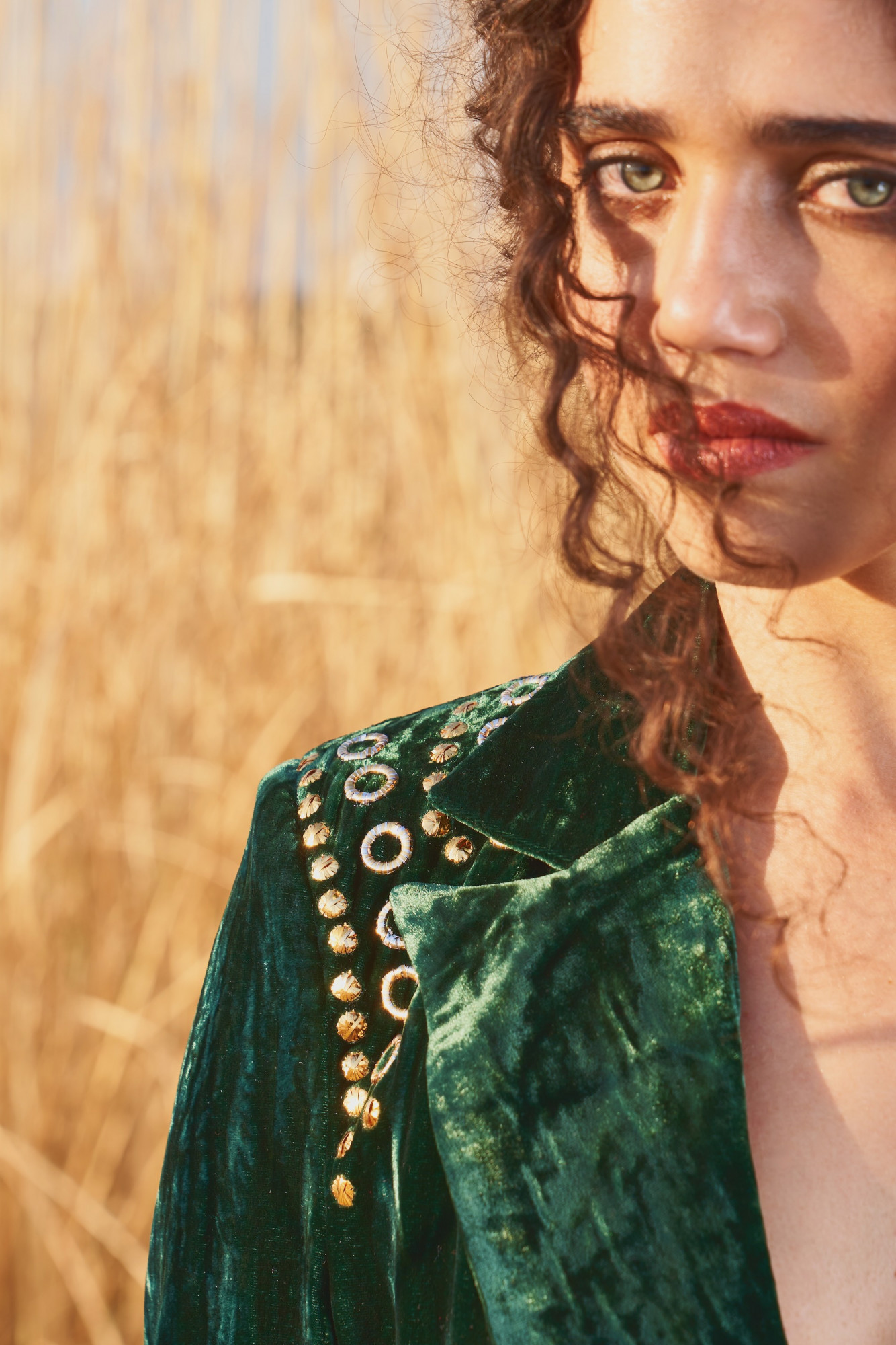 MATERIAL GIRL 03 BOTTLE GREEN COLOR SILK VELVET JACKET AND PANT CO-ORD SET WITH METAL THREAD HAND EMBROIDERY