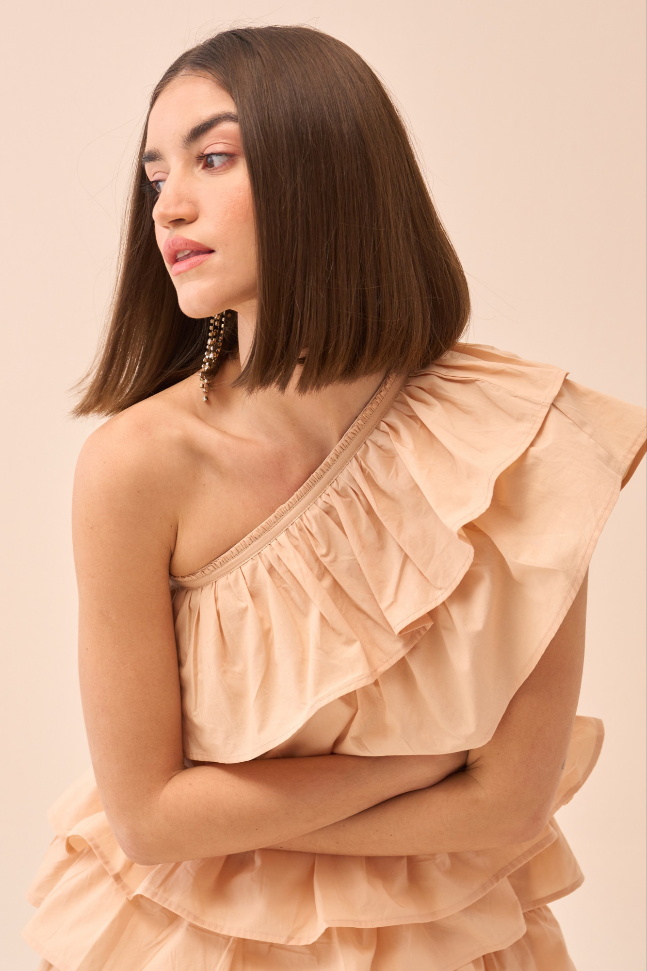 CASABLANCA ECRU COLOUR COTTON POPLIN FABRIC ONE SIDE SHOULDER FRILL DRESS