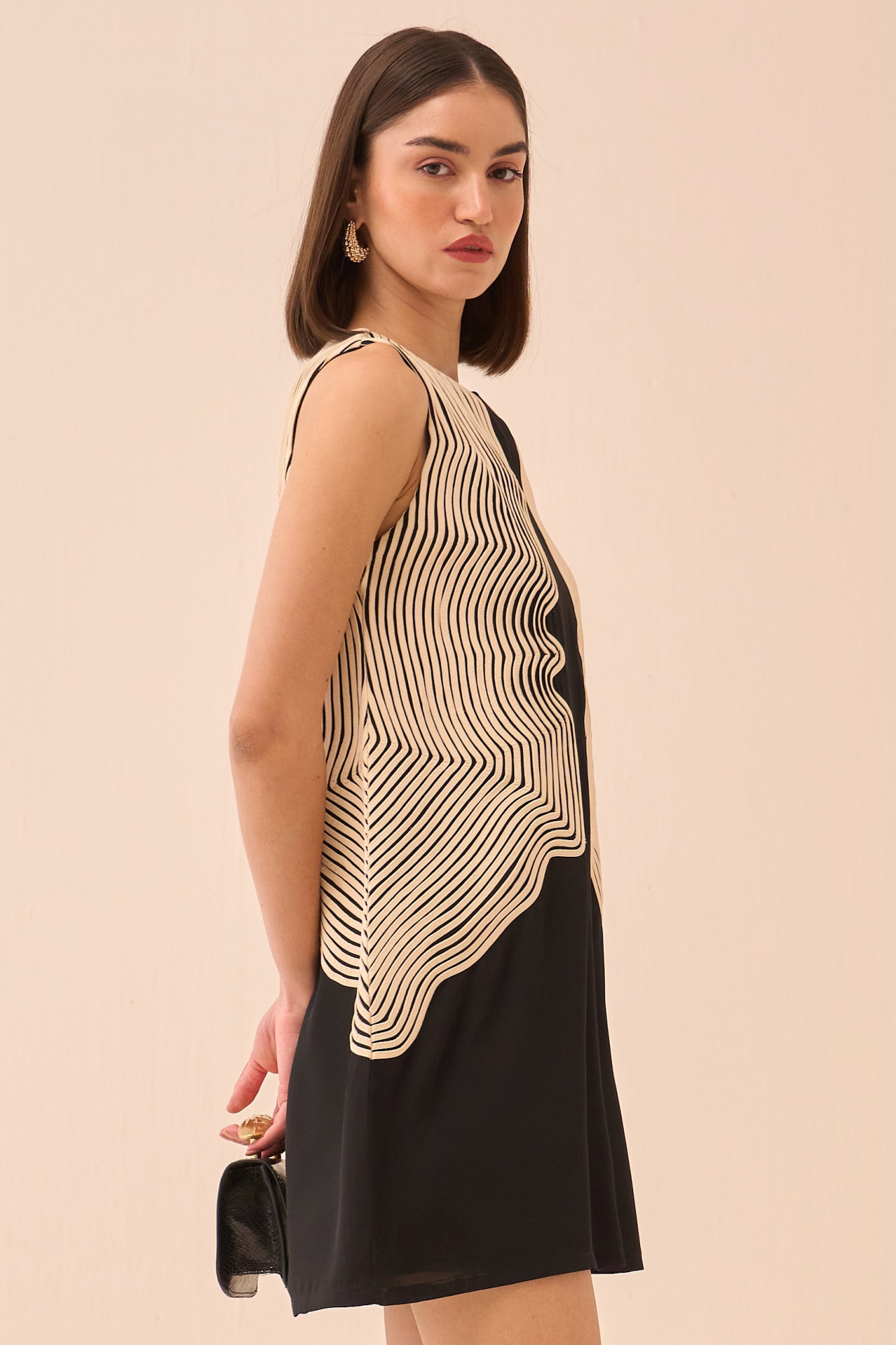 CASABLANCA BLACK SLEEVELESS KNEE LENGTH DRESS WITH CREAM COLOUR FABRIC PIPING DETAILING