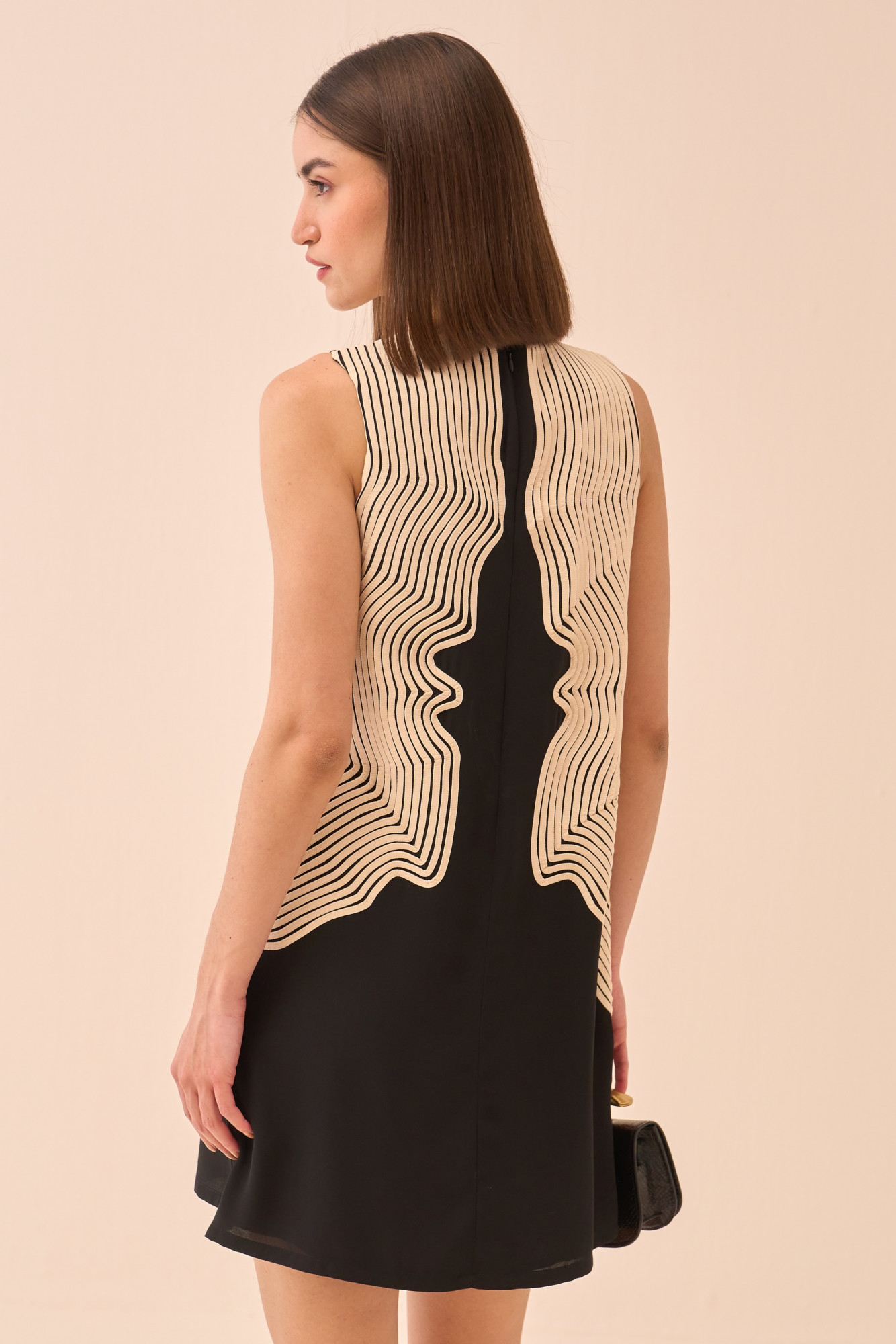 CASABLANCA BLACK SLEEVELESS KNEE LENGTH DRESS WITH CREAM COLOUR FABRIC PIPING DETAILING