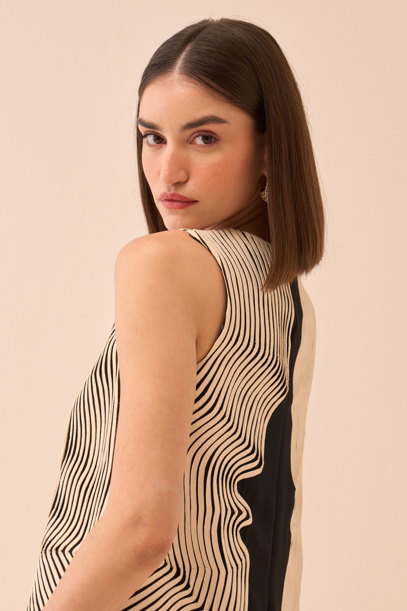 CASABLANCA BLACK SLEEVELESS KNEE LENGTH DRESS WITH CREAM COLOUR FABRIC PIPING DETAILING