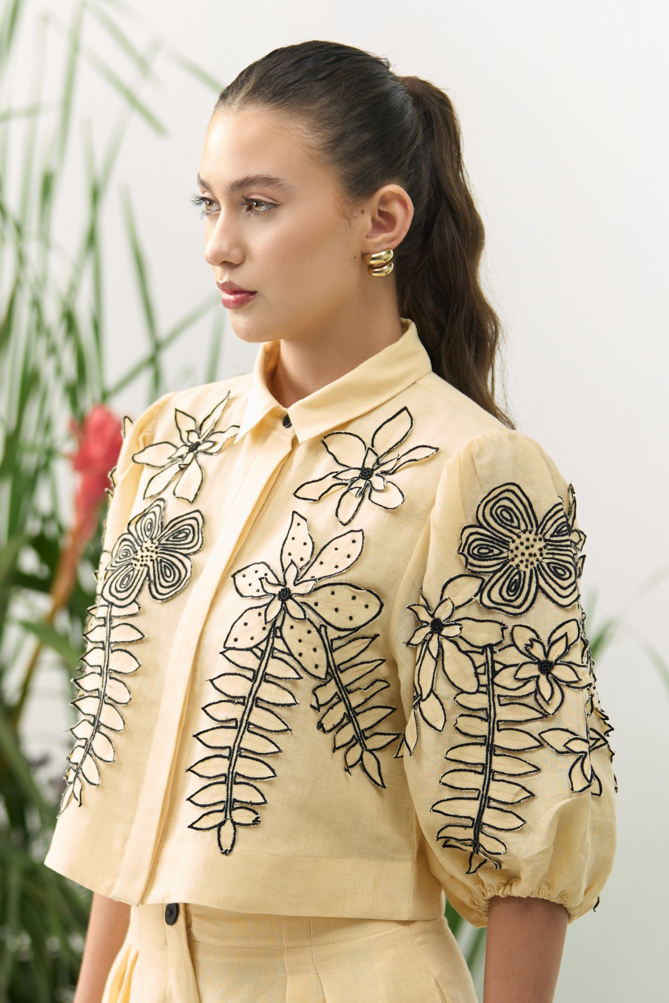 ATELIER RIVIERA BUTTERMILK COLOR COTTON LINEN CROPPED LENGTH SHIRT WITH 3D FLOWER EMBROIDERY