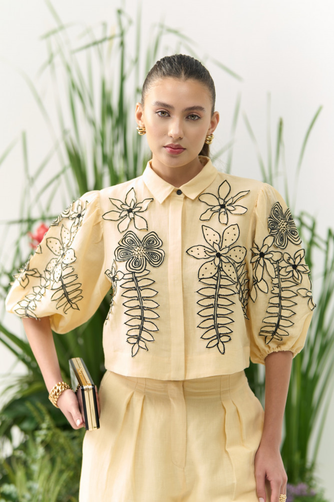 Image of ATELIER RIVIERA BUTTERMILK COLOR COTTON LINEN CROPPED LENGTH SHIRT WITH 3D FLOWER EMBROIDERY