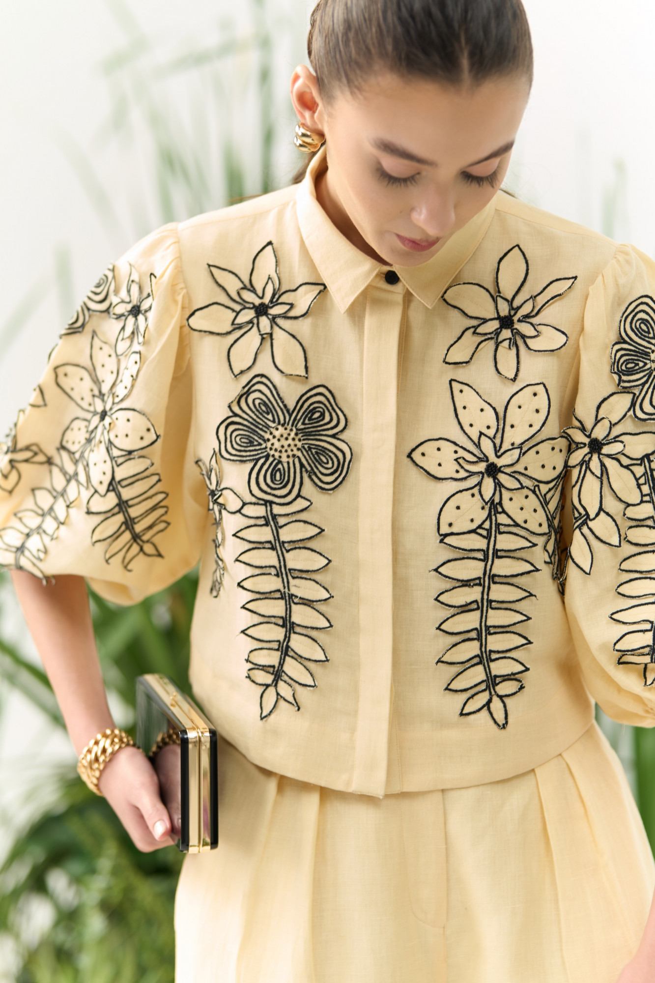 ATELIER RIVIERA BUTTERMILK COLOR COTTON LINEN CROPPED LENGTH SHIRT WITH 3D FLOWER EMBROIDERY