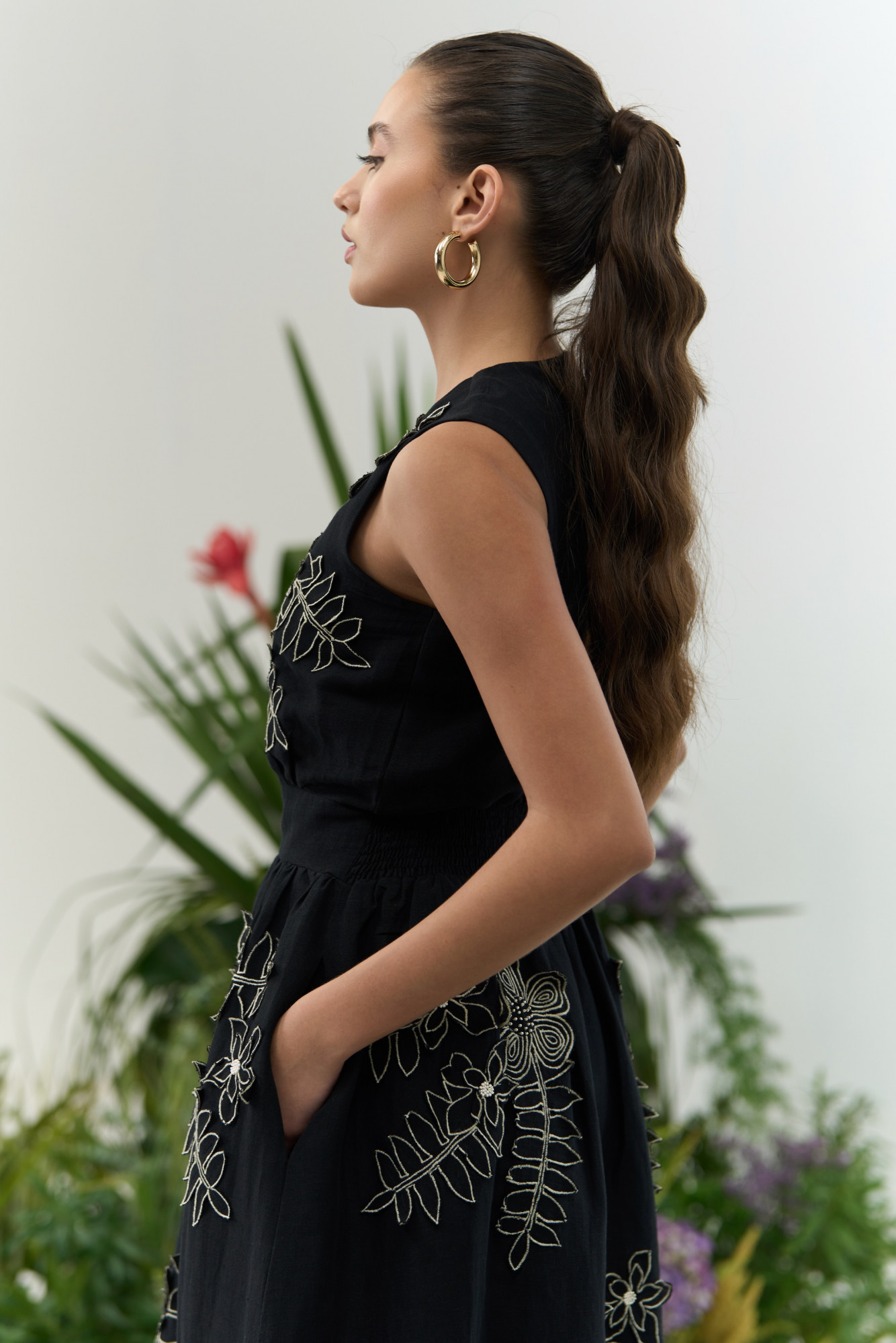 ATELIER RIVIERA BLACK COLOR COTTON LINEN MIDI LENGTH SLEEVELESS DRESS WITH 3D FLOWER EMBROIDERY