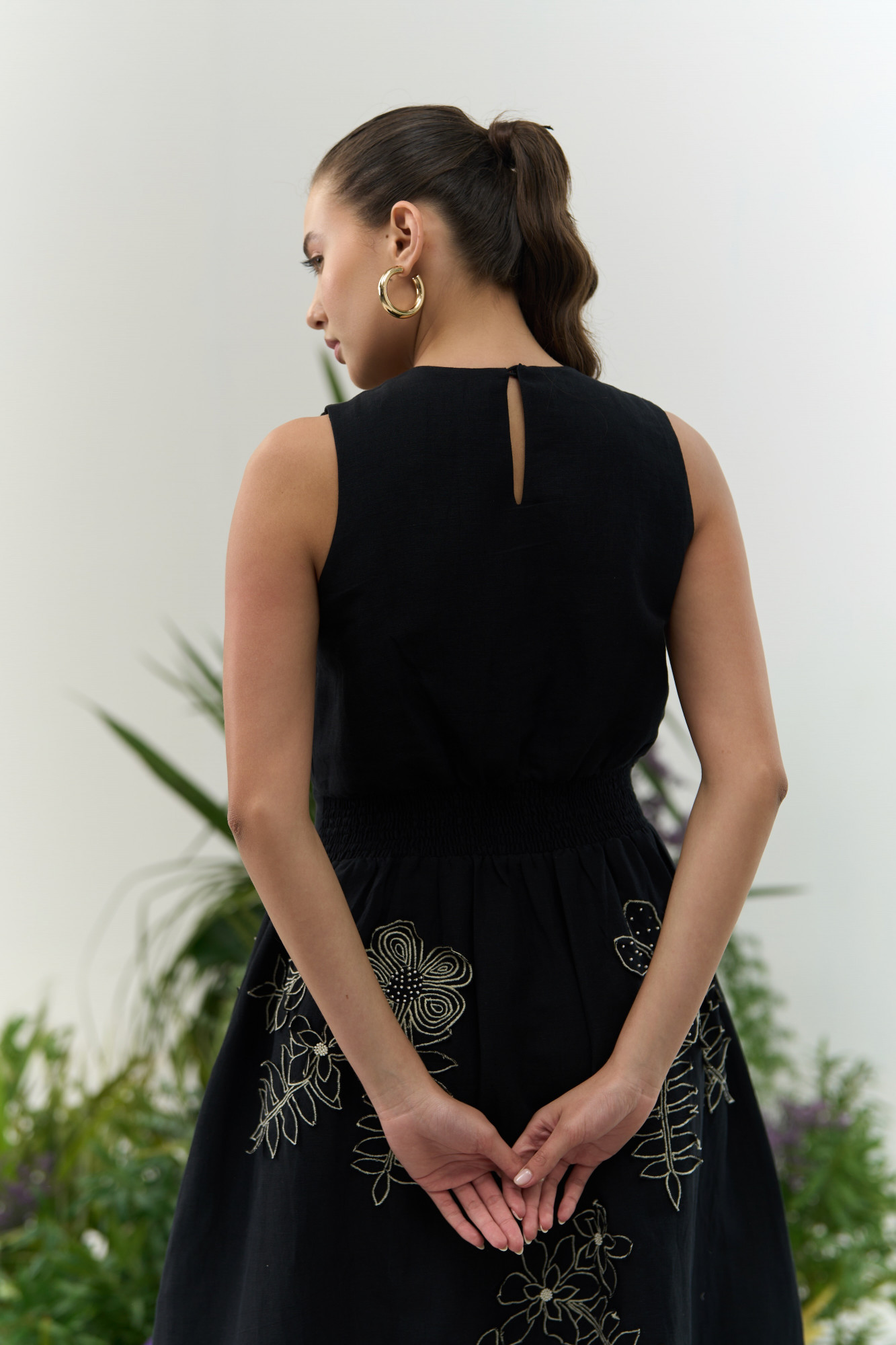 ATELIER RIVIERA BLACK COLOR COTTON LINEN MIDI LENGTH SLEEVELESS DRESS WITH 3D FLOWER EMBROIDERY