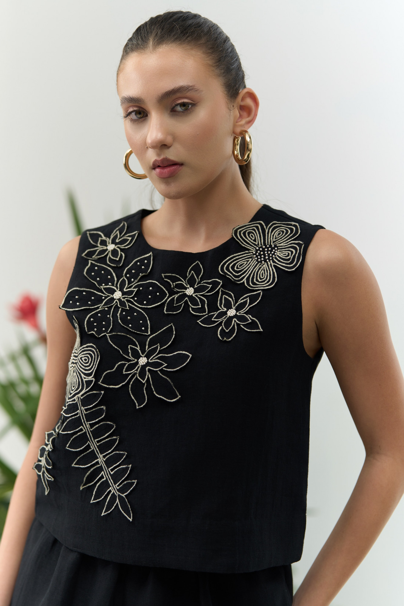 ATELIER RIVIERA BLACK COTTON LINEN SLEEVELESS TOP SHORTS CO-ORD SET WITH 3D FLOWER EMBROIDERY
