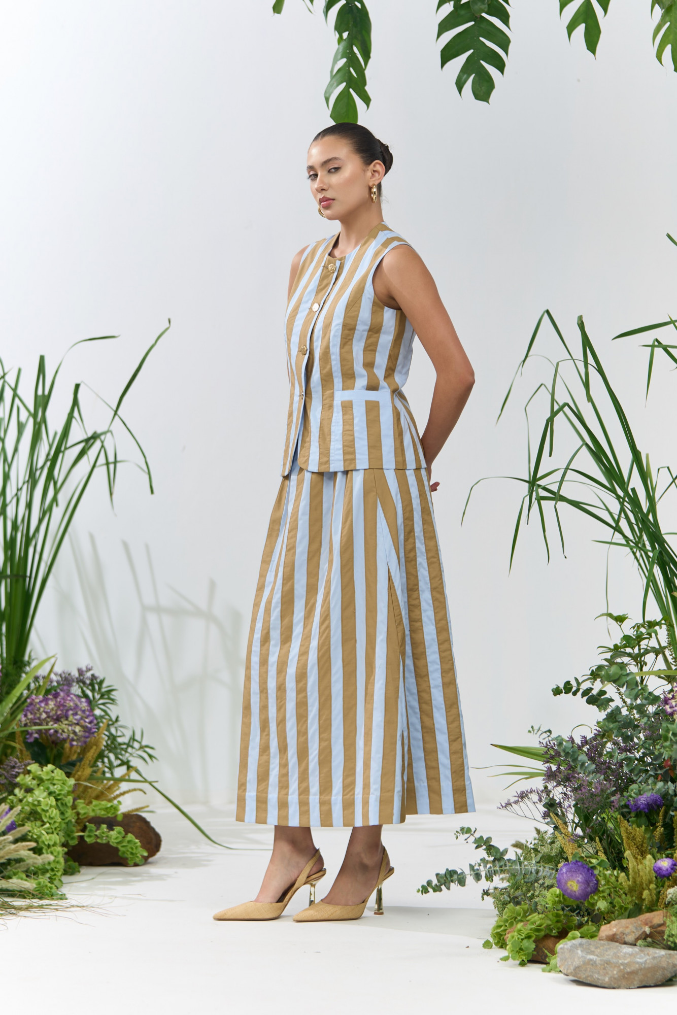 ATELIER RIVIERA SKY BLUE SLEEVELESS JACKET  SKIRT WITH BEIGE FABRIC STRIPES PATCHWORK