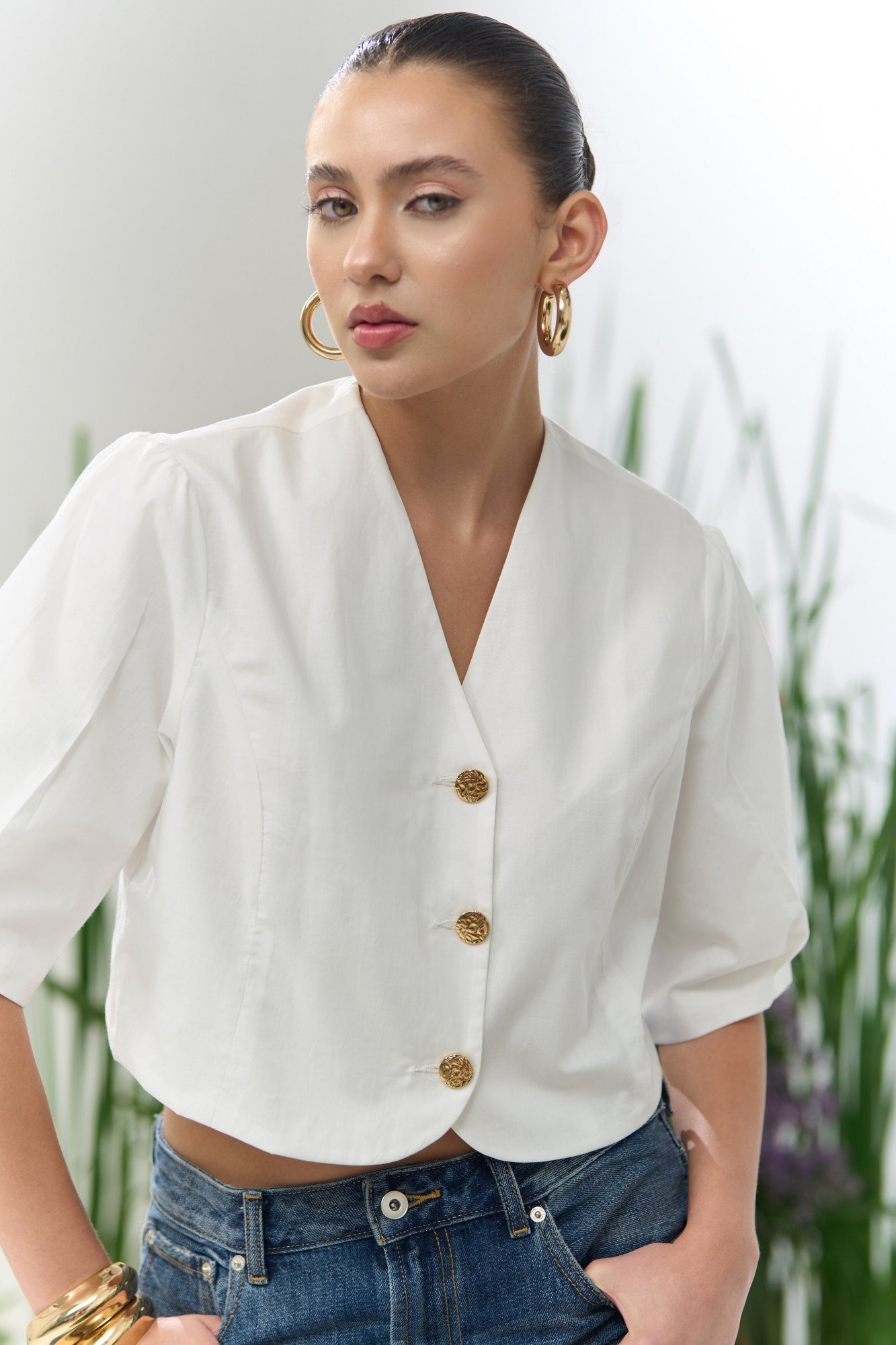 ATELIER RIVIERA WHITE COTTON POLIN CROPPED LENGTH TOP WITH GOLD METAL BUTTONS