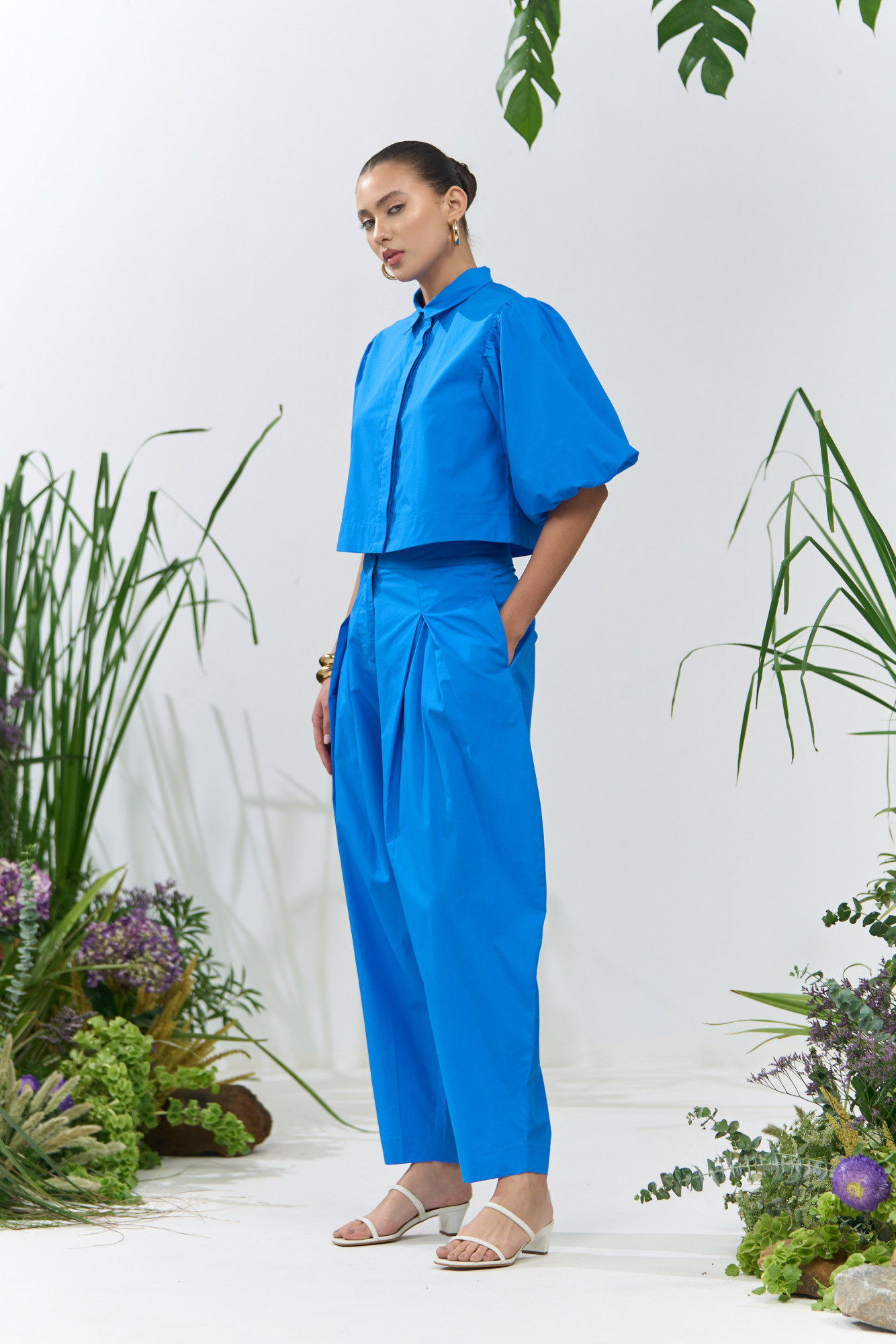 ATELIER RIVIERA COBALT BLUE COTTON CROPPED SHIRT AND BARREL PANTS CO-ORD SET