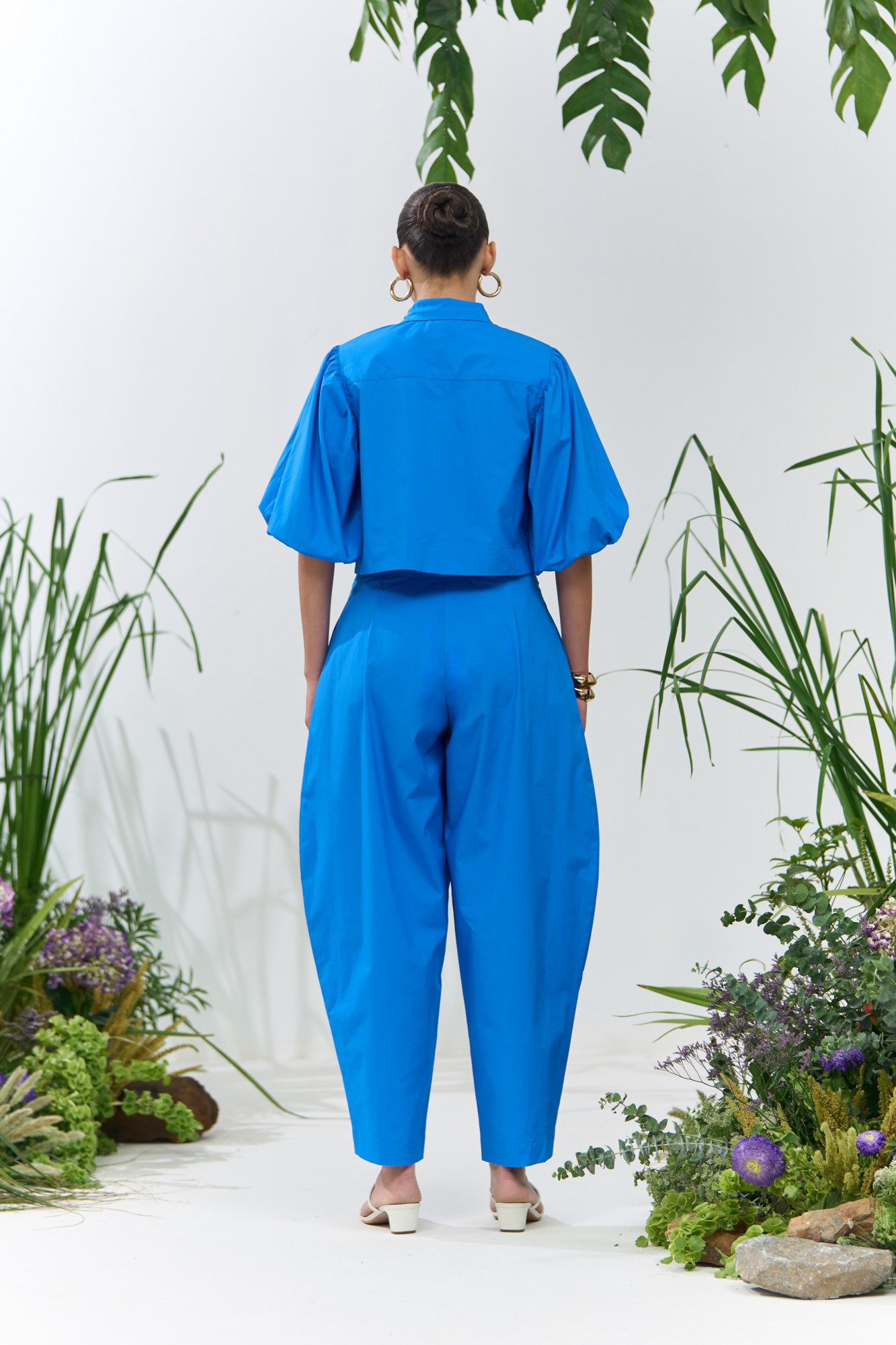 ATELIER RIVIERA COBALT BLUE COTTON CROPPED SHIRT AND BARREL PANTS CO-ORD SET