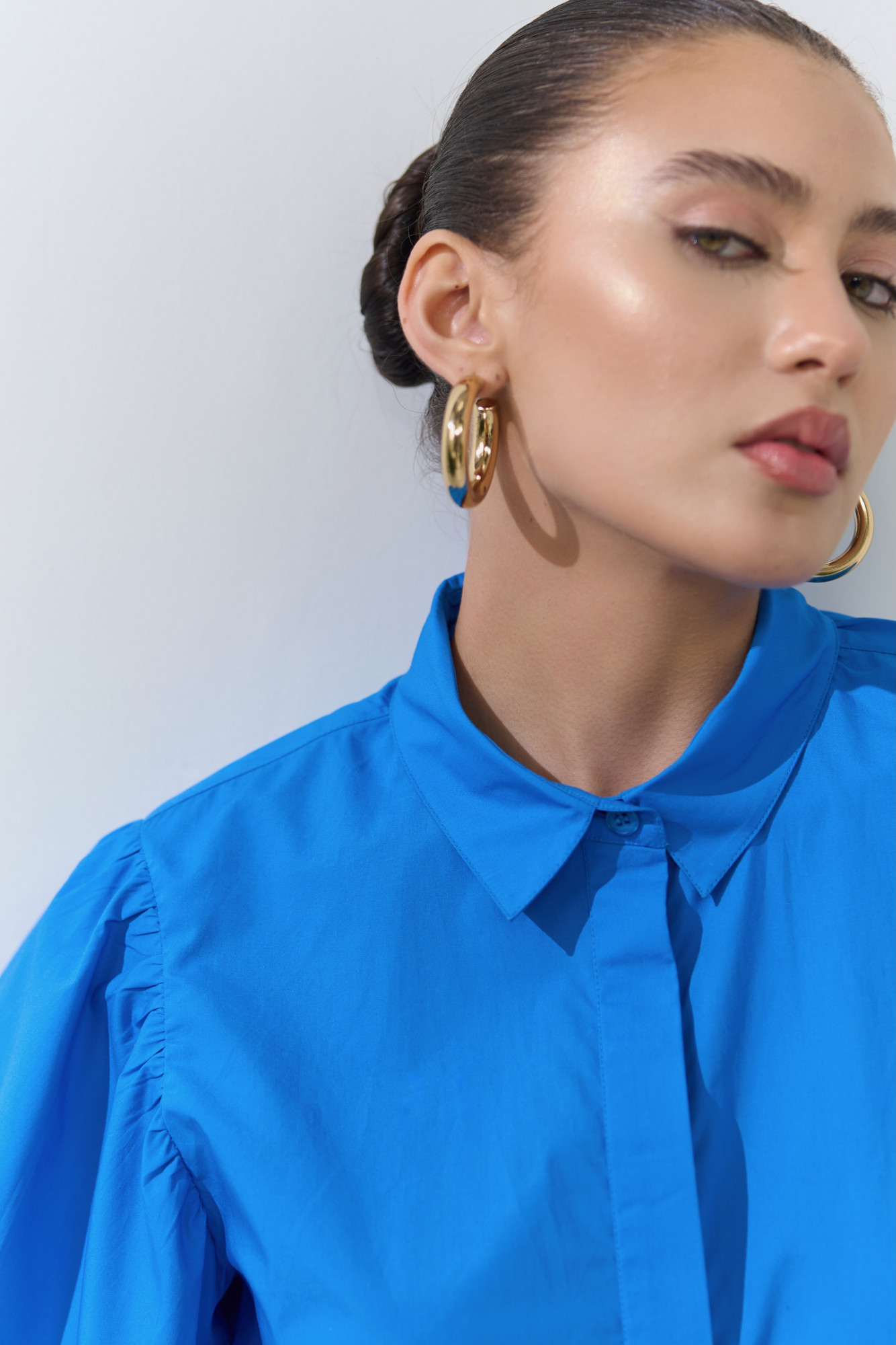 ATELIER RIVIERA COBALT BLUE COTTON CROPPED SHIRT AND BARREL PANTS CO-ORD SET