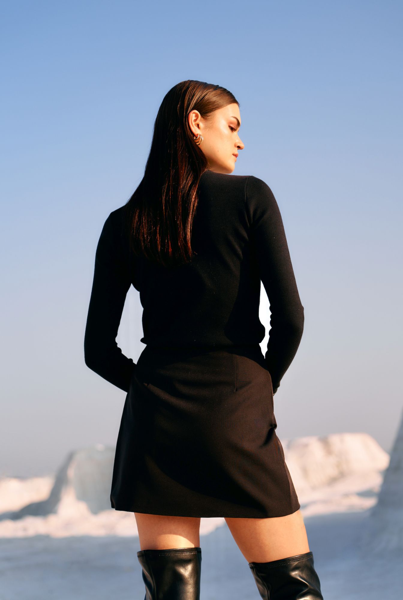 MATERIAL GIRLS O2 JADE BLACK COLOR SHORT LENGTH WRAP SKIRT WITH CONCEALED BUTTON OPENING