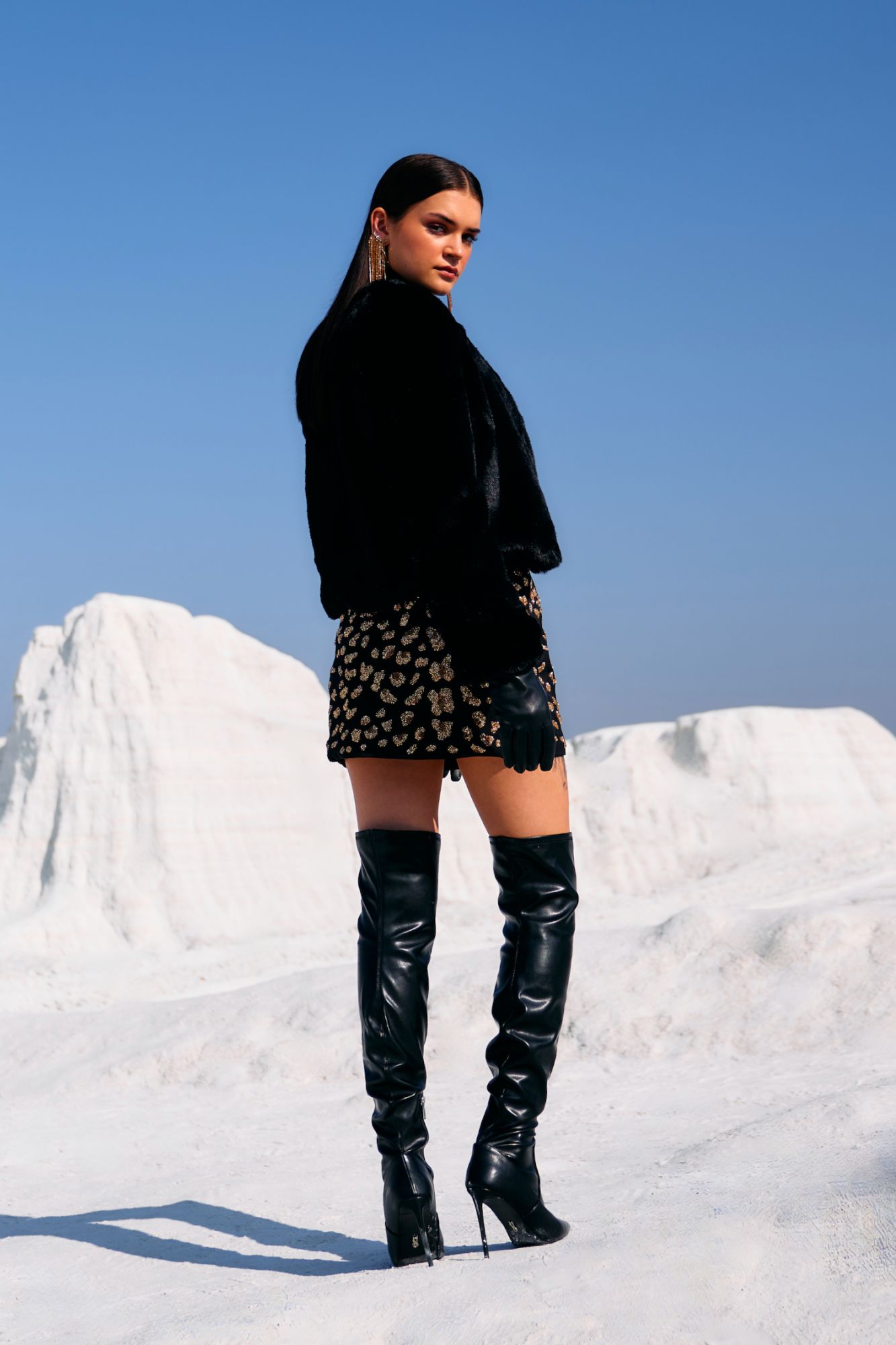 MATERIAL GIRL 02 BLACK COLOR FAUX FUR ROUND NECK SHORT LENGTH WINTER JACKET