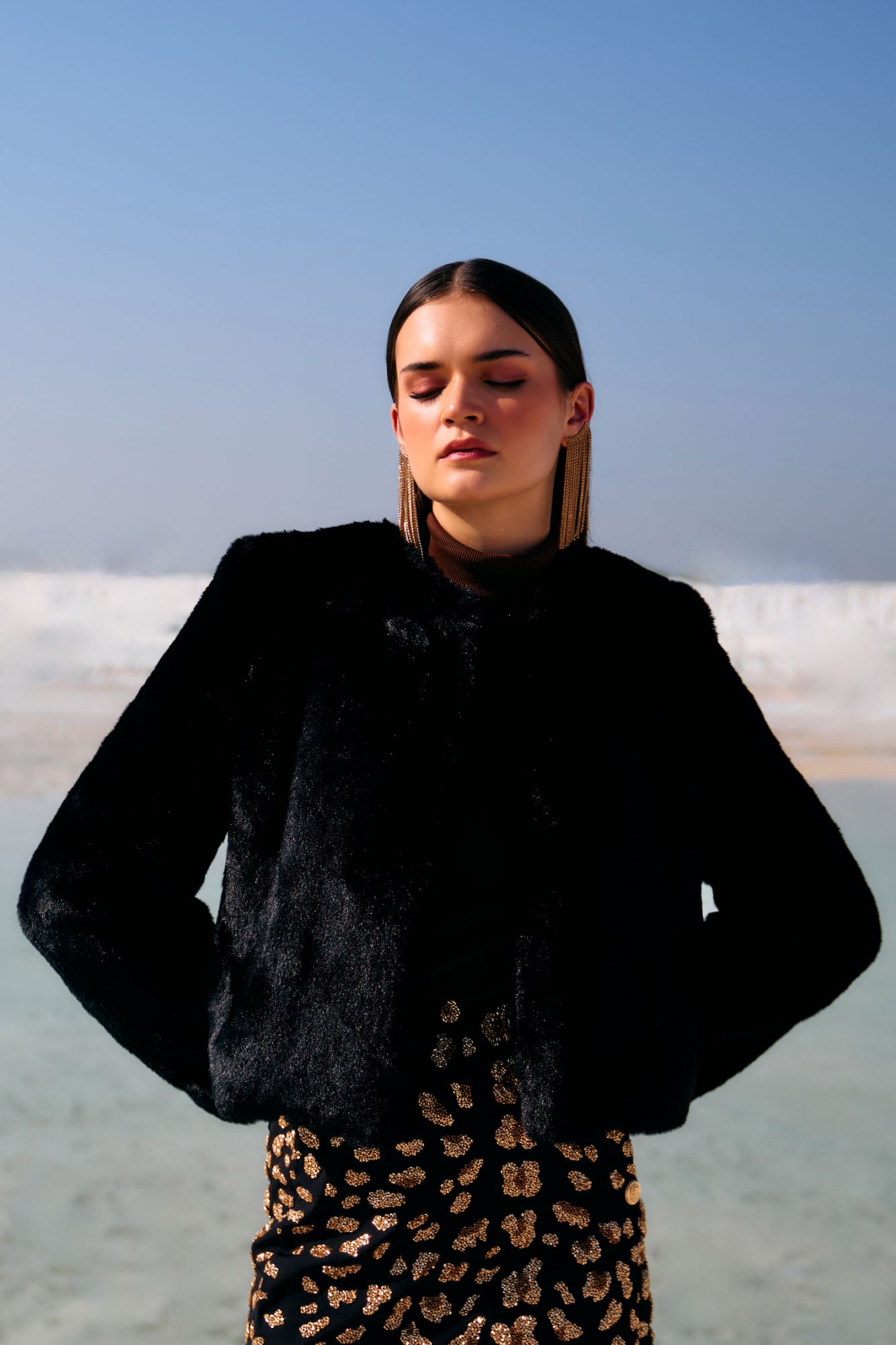 MATERIAL GIRL 02 BLACK COLOR FAUX FUR ROUND NECK SHORT LENGTH WINTER JACKET