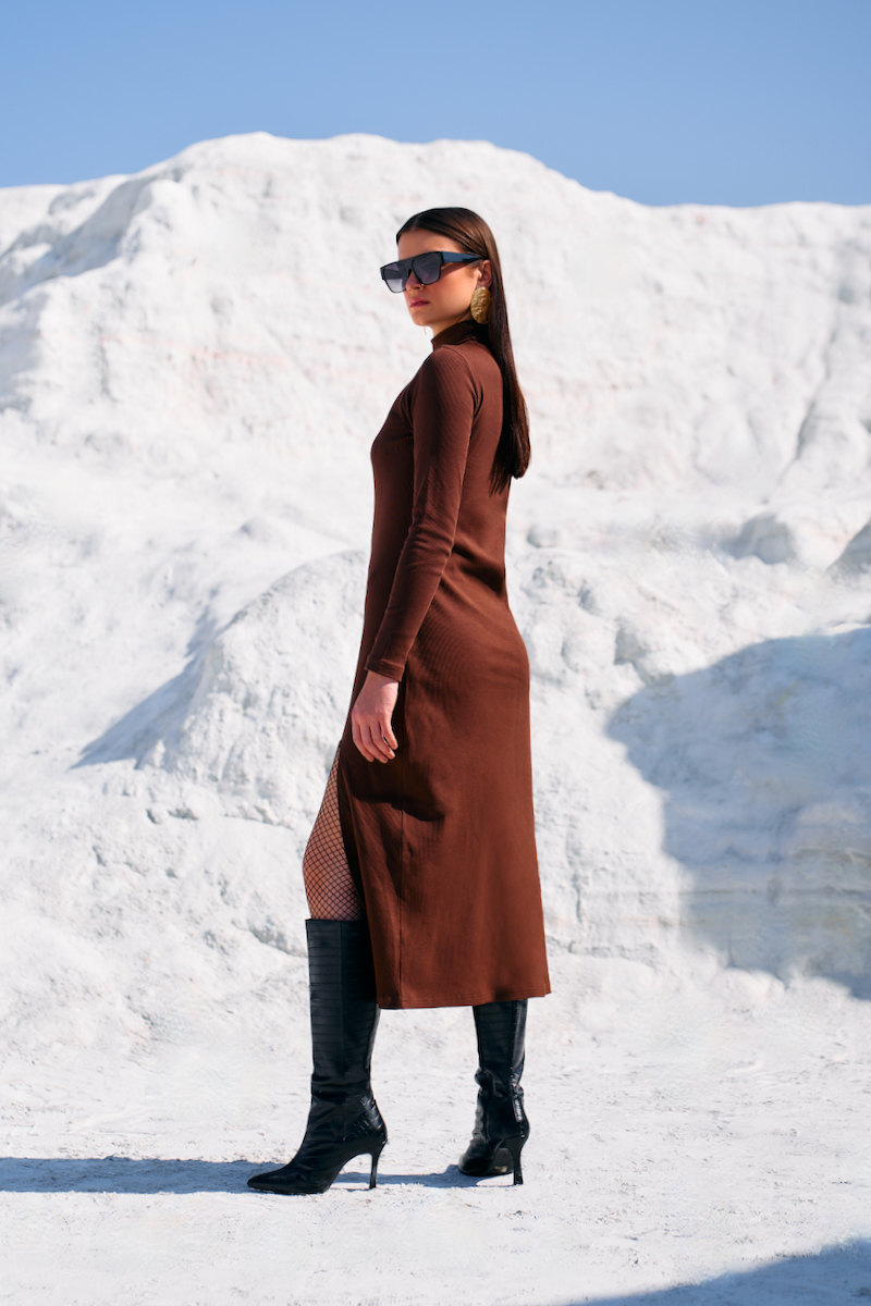 MATERIAL GIRL 02 WALNUT BROWN COLOR KNITS MIDI LENGTH DRESS WITH TURTLE NECK AND FULL SLEEVES