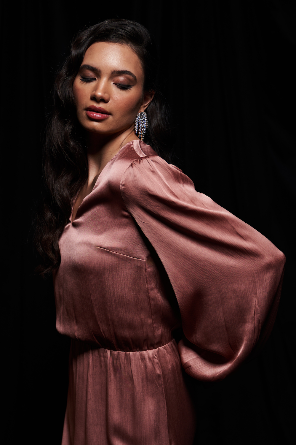 LEILA ROSE GOLD COLOR WAVE SATIN FABRIC LONG LENGTH V-NECK PARTY DRESS WITH ONE SIDE SLIT AND LONG SLEEVES