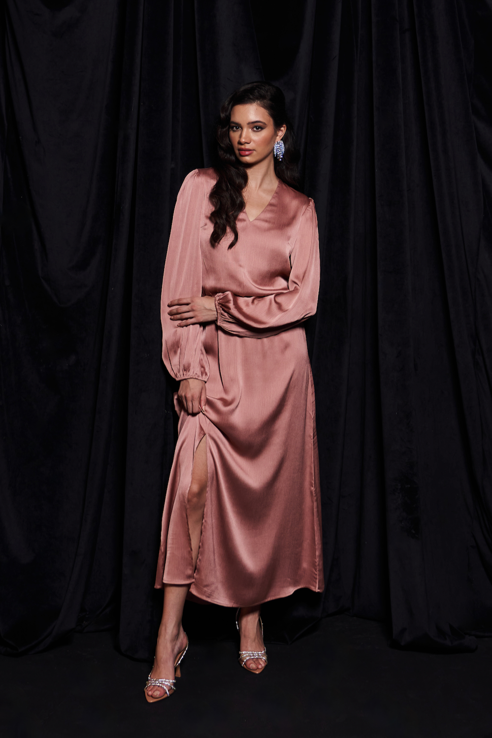 LEILA ROSE GOLD COLOR WAVE SATIN FABRIC LONG LENGTH V-NECK PARTY DRESS WITH ONE SIDE SLIT AND LONG SLEEVES