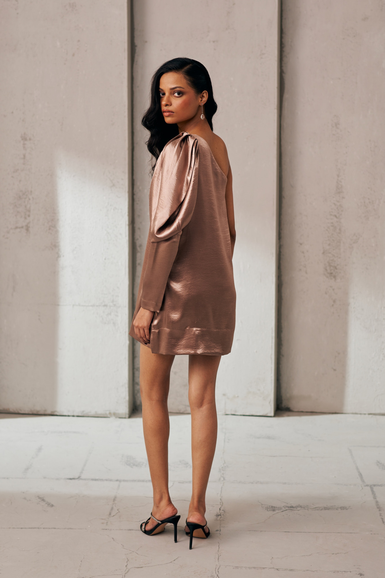 MIDNIGHT MIRAGE SAND DUSK ONE SIDE SHOULDER DRESS