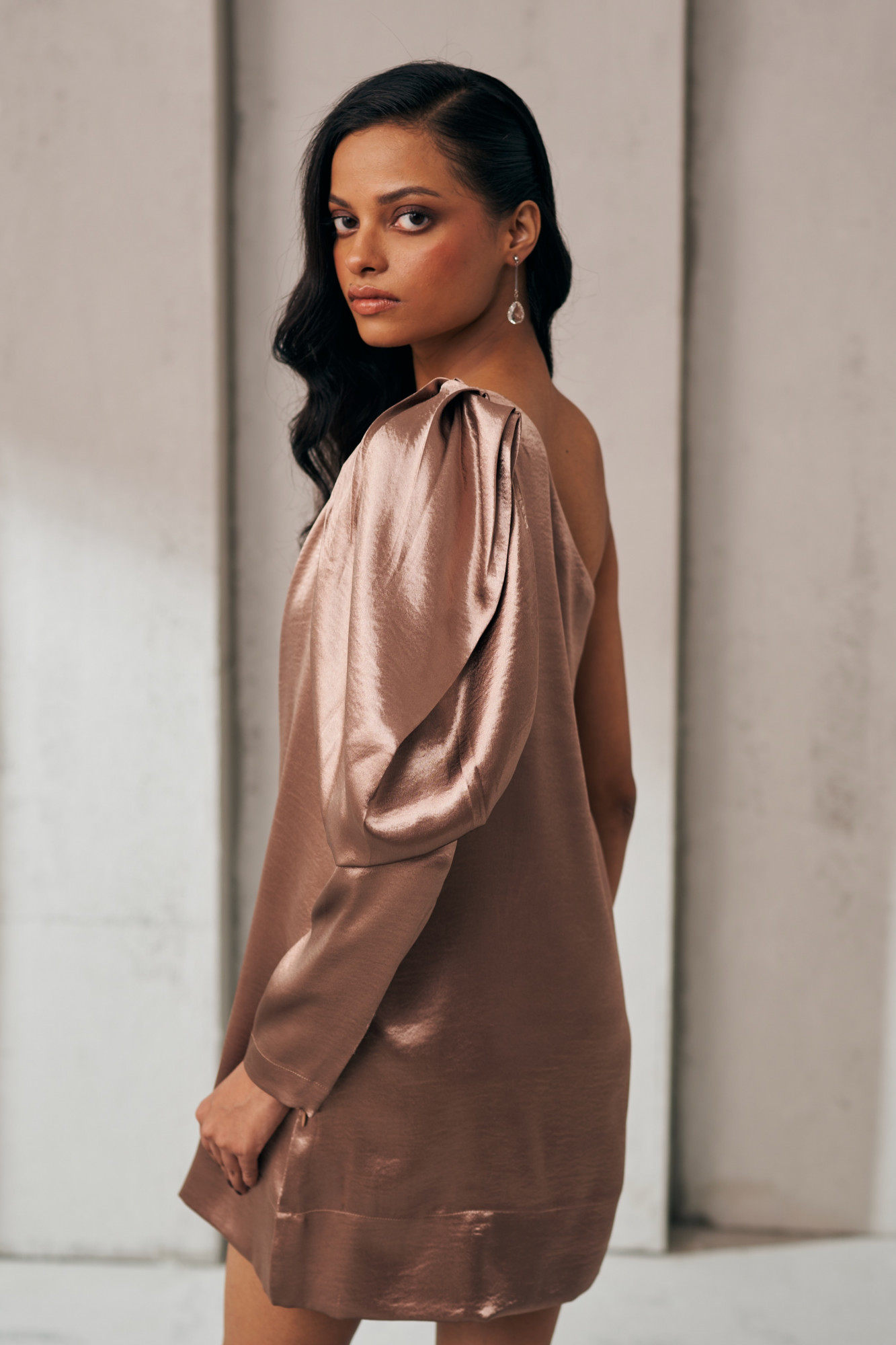 MIDNIGHT MIRAGE SAND DUSK ONE SIDE SHOULDER DRESS