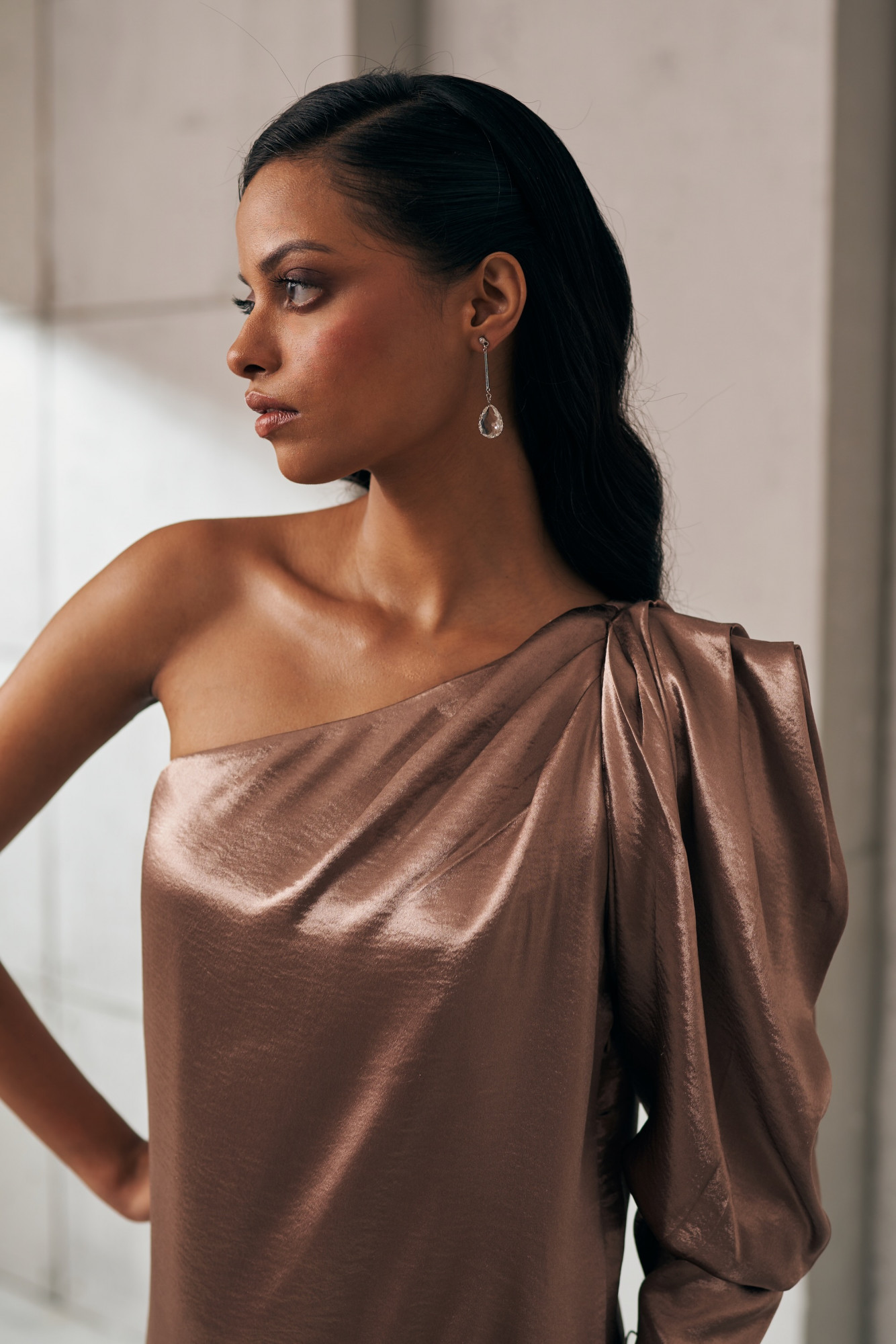 MIDNIGHT MIRAGE SAND DUSK ONE SIDE SHOULDER DRESS