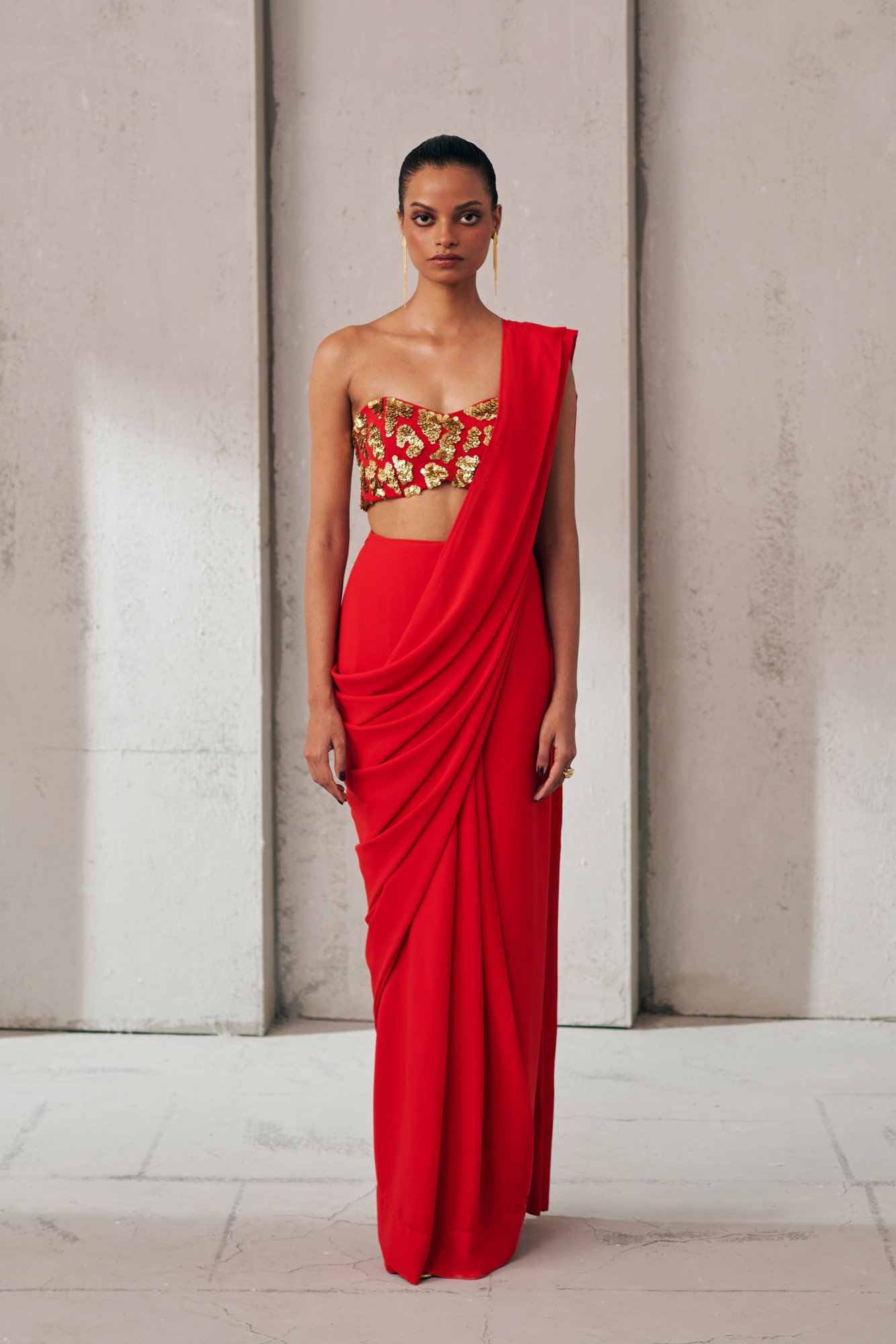 MIDNIGHT MIRAGE RED AND GOLD ZIP SARI