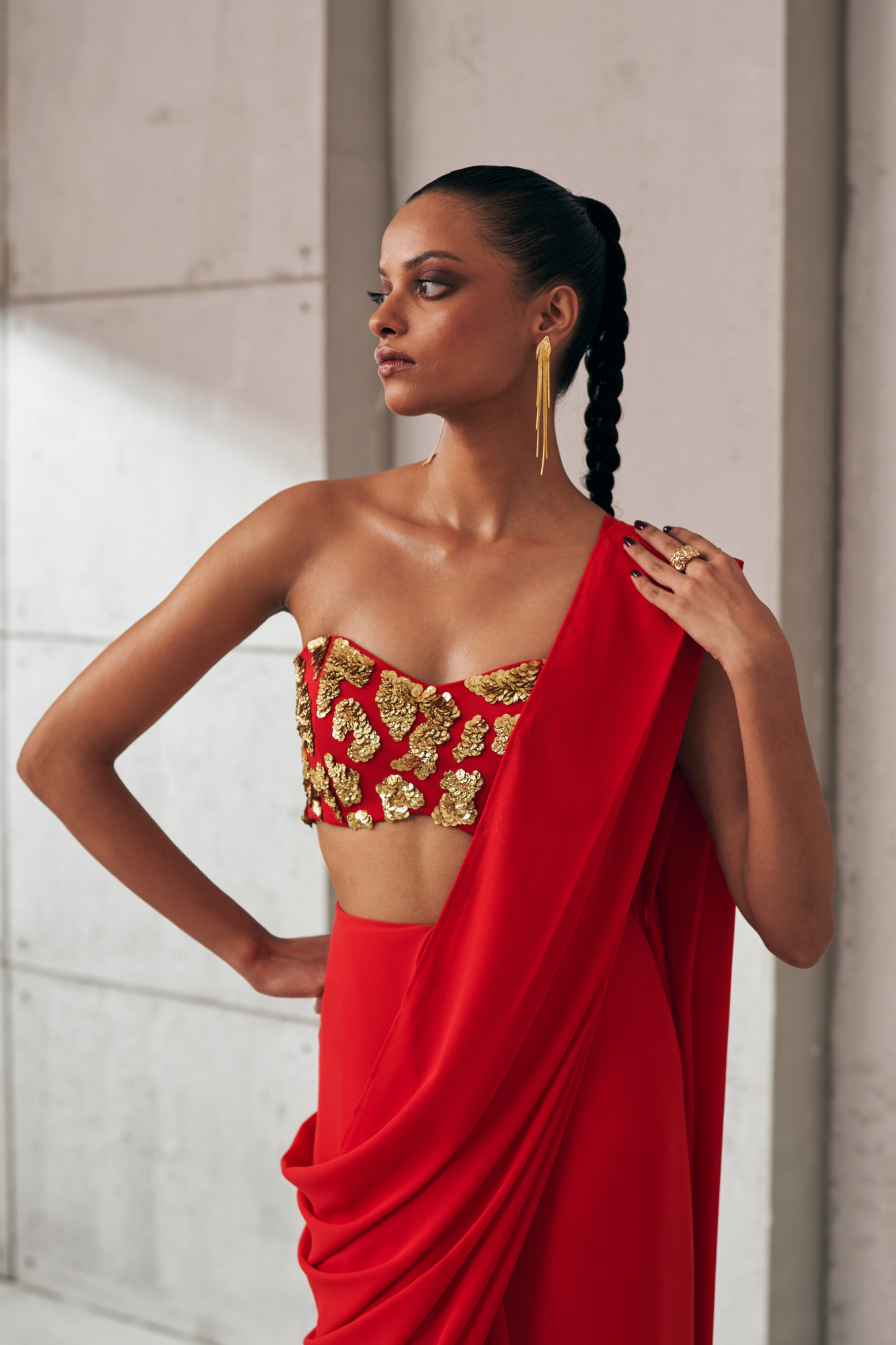 MIDNIGHT MIRAGE  RED AND GOLD ZIP SARI