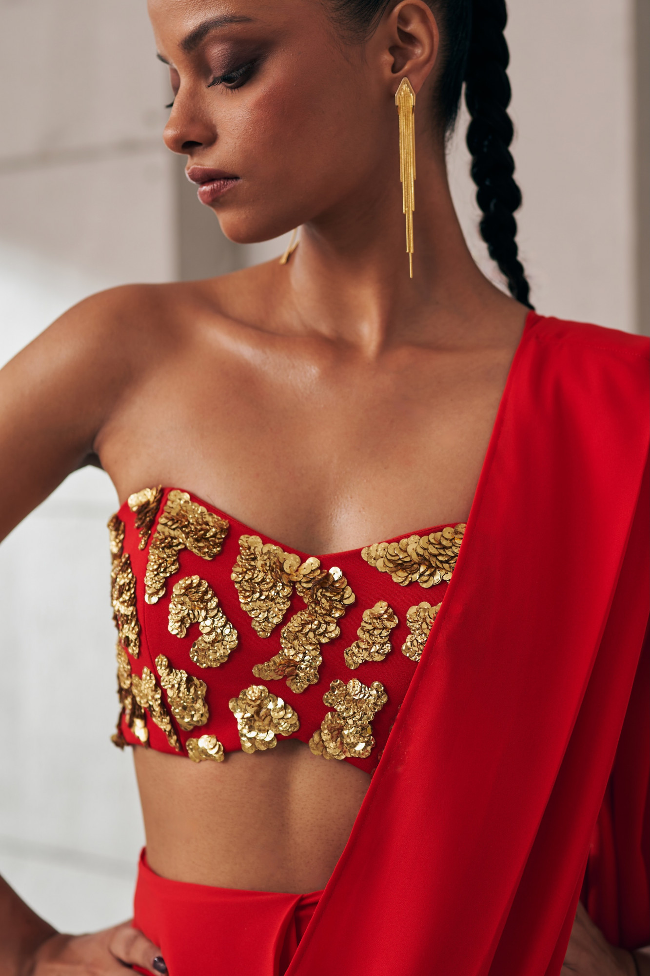 MIDNIGHT MIRAGE  RED AND GOLD ZIP SARI