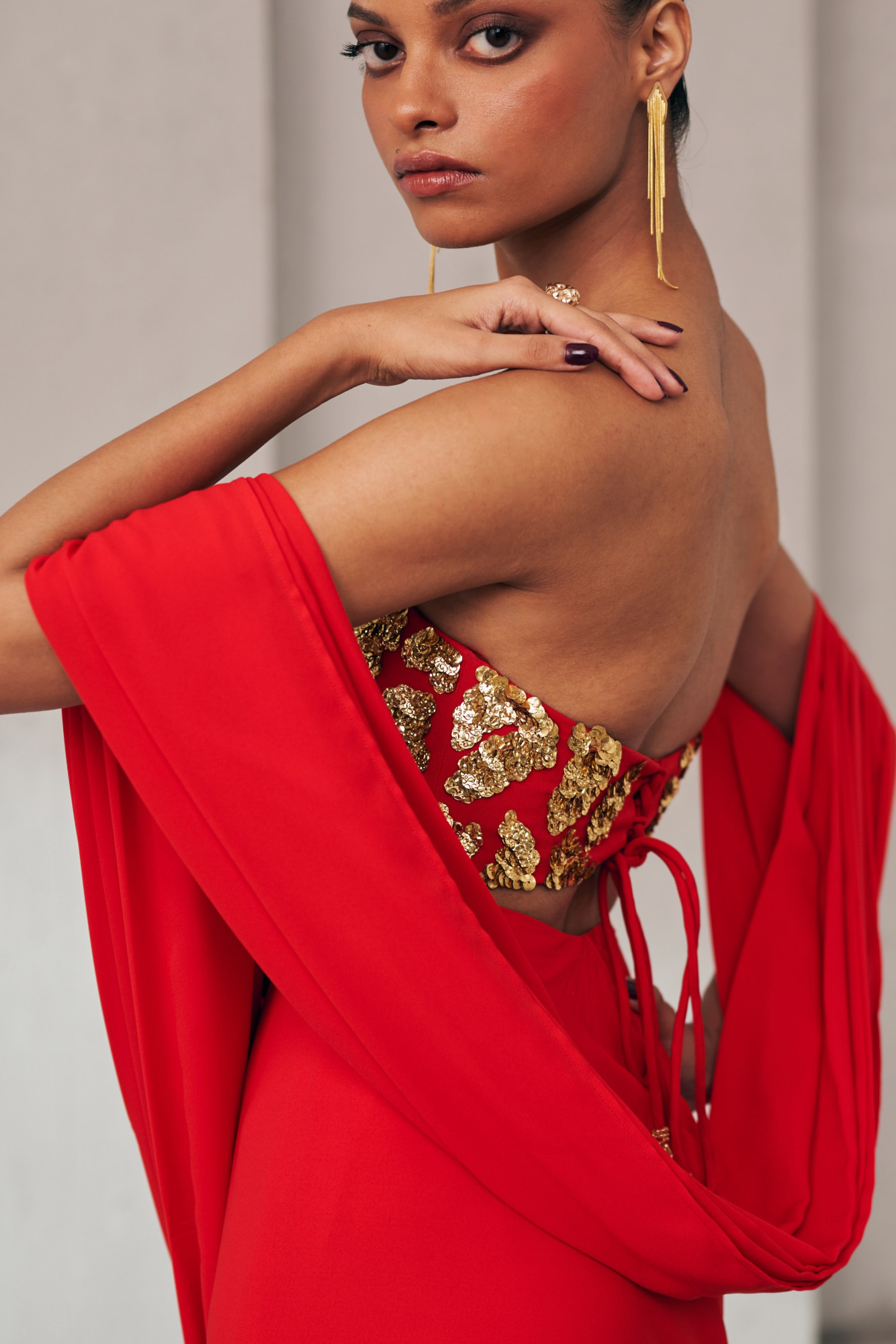 MIDNIGHT MIRAGE RED AND GOLD ZIP SARI