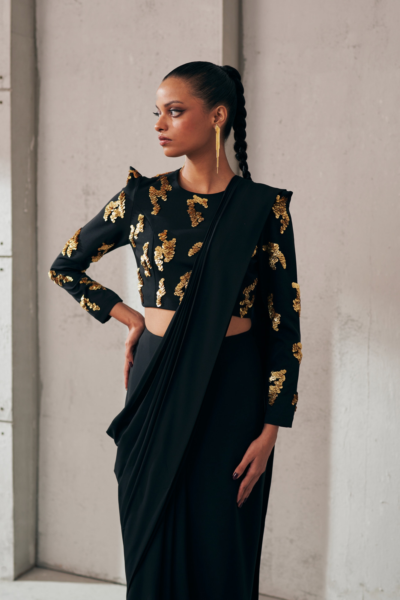 MIDNIGHT MIRAGE BLACK AND GOLD ZIP SARI