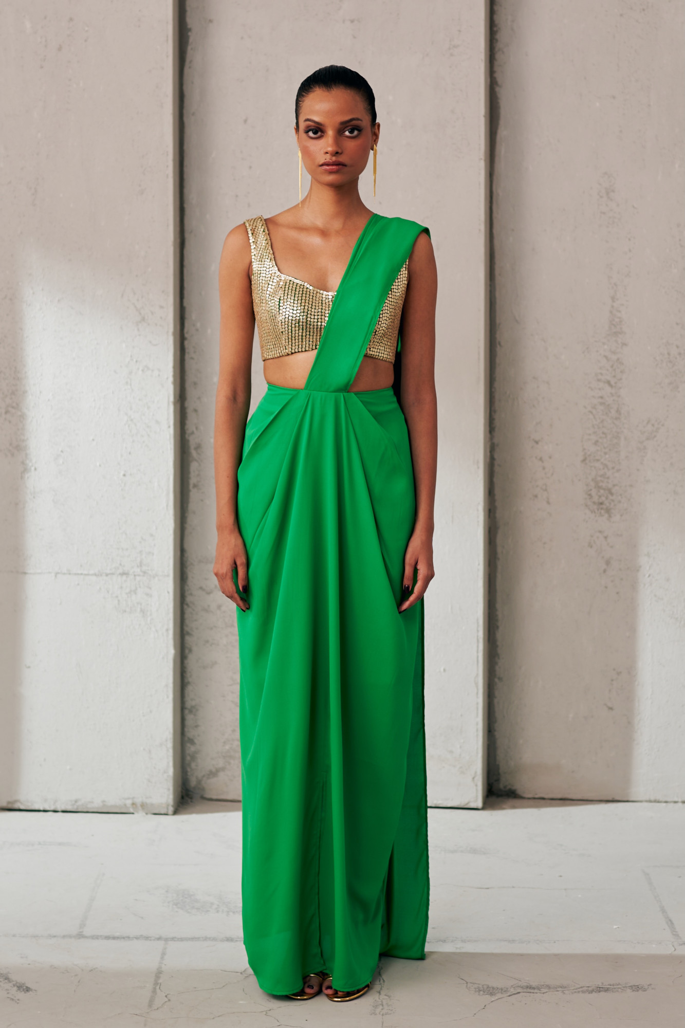 MIDNIGHT MIRAGE GREEN AND GOLD ZIP SARI