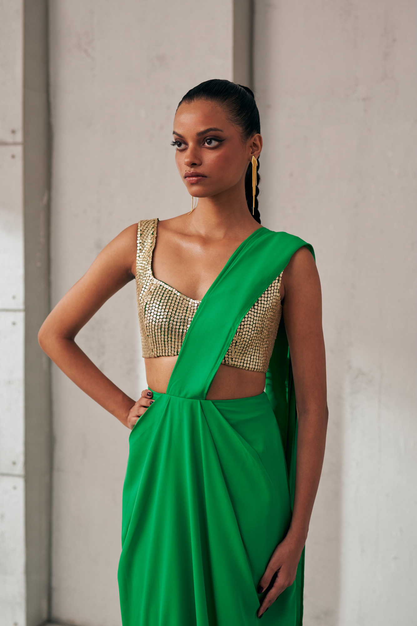 MIDNIGHT MIRAGE GREEN AND GOLD ZIP SARI