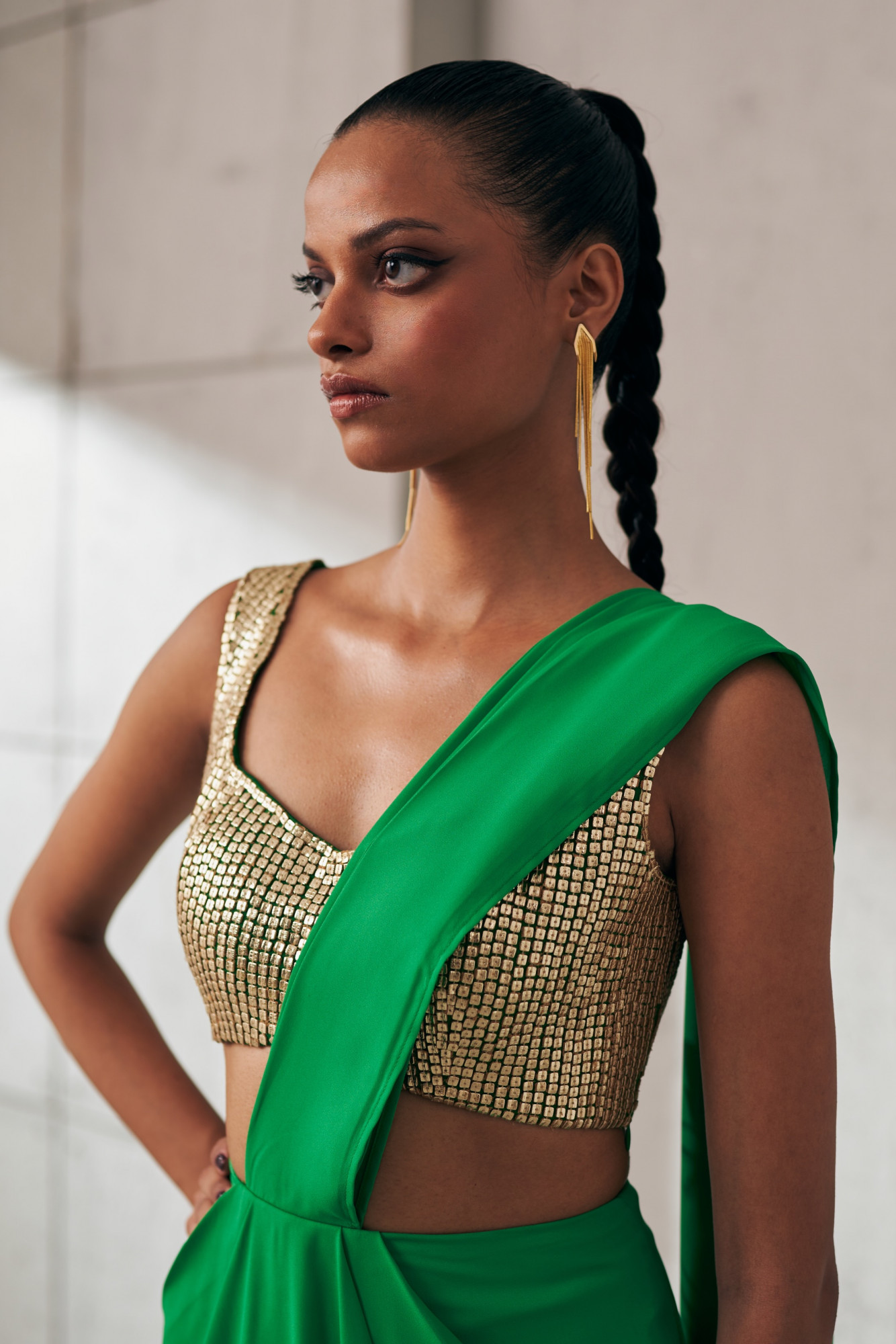 MIDNIGHT MIRAGE GREEN AND GOLD ZIP SARI